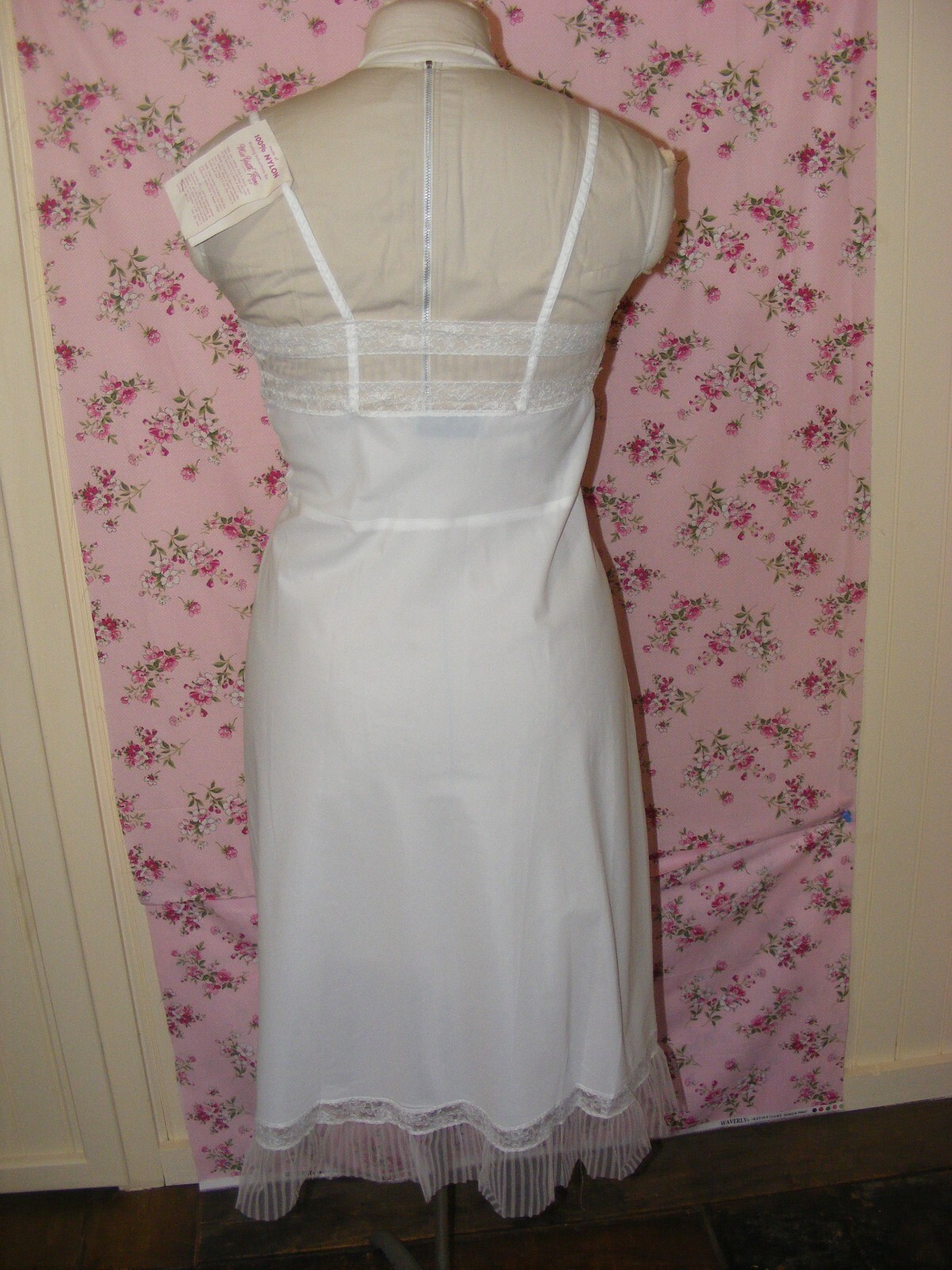 60S FULL DRESS SLIP DEADSTOCK W/TAGS NYLON FITTED VINTAGE LINGERIE SZ 34 LACE