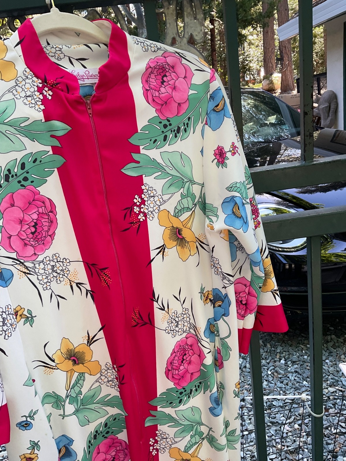 BP-EVELYN PEARSON VINTAGE SATIN FLORAL ZIP UP ROBE`-Medium