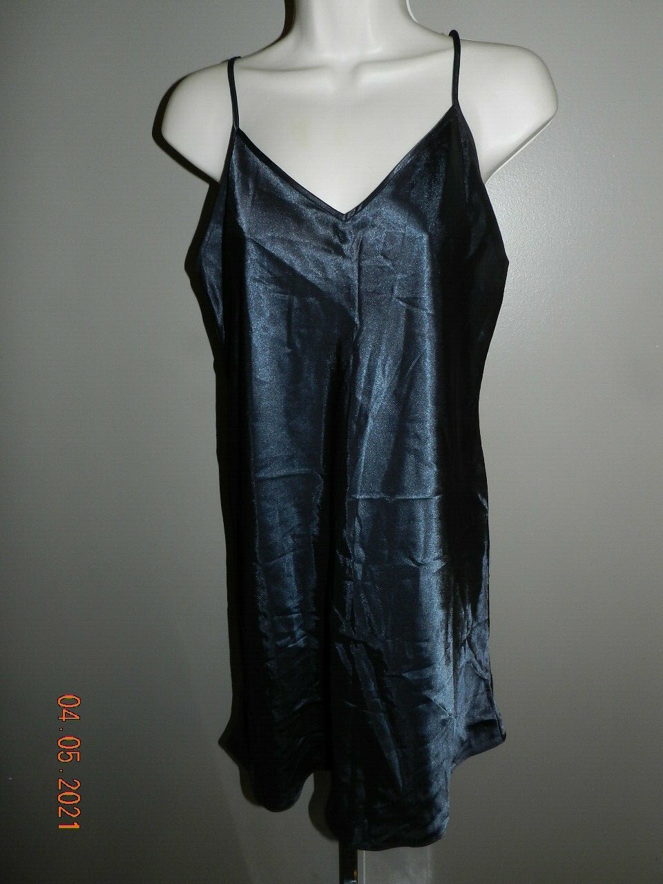 Gilligan O’Malley M second skin nightgown short v neck black liquid satin