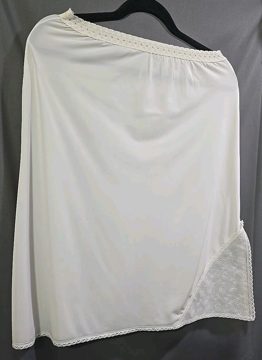 Half Slip Supple Sofr Vintage Nylon Lacy Lace Waistband 26″-32″ Length 25″