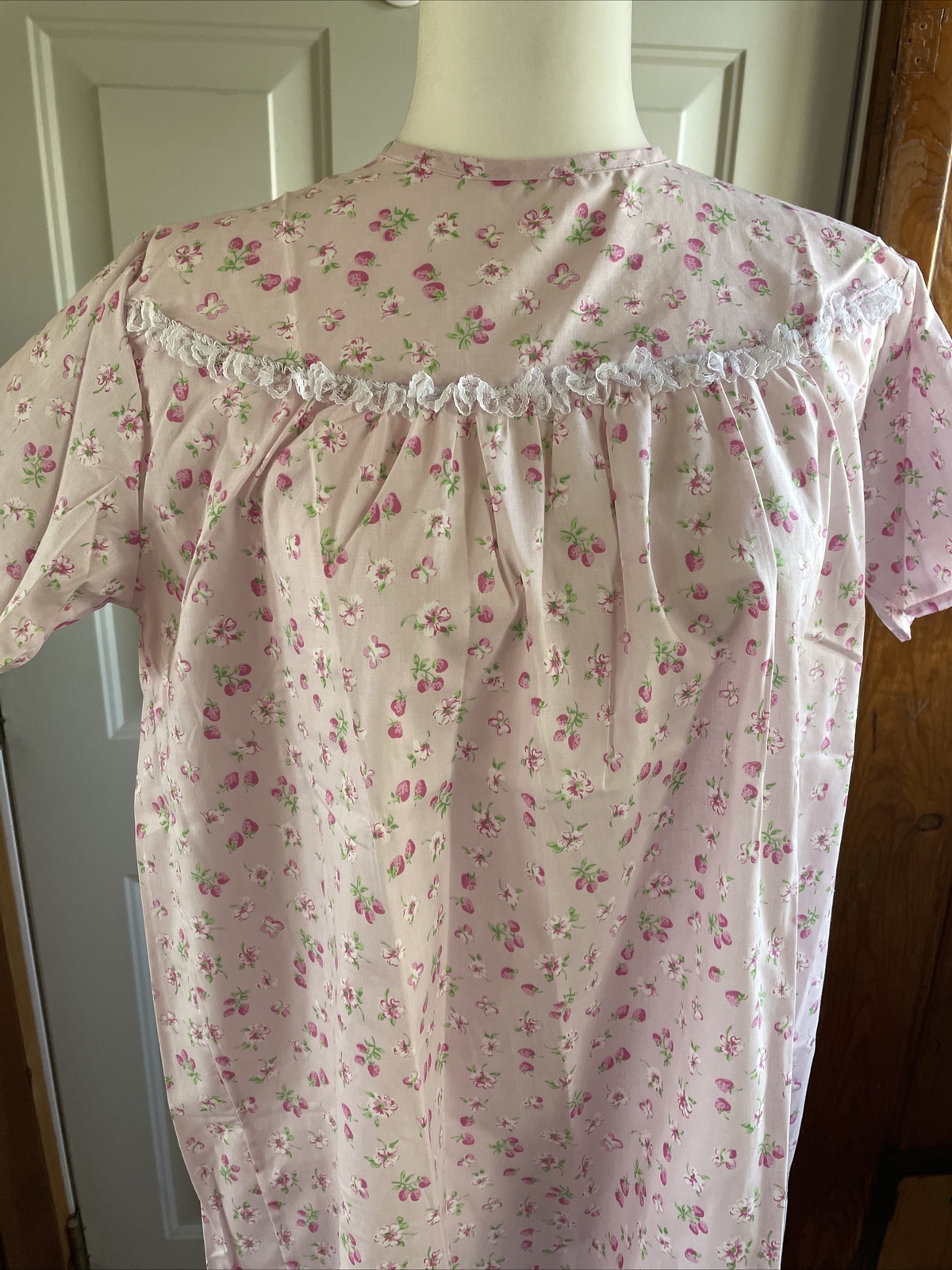 NWT Lady Lindsay Women’s Small Floral Hospital Gown Snap Open Back Dress Pink 2