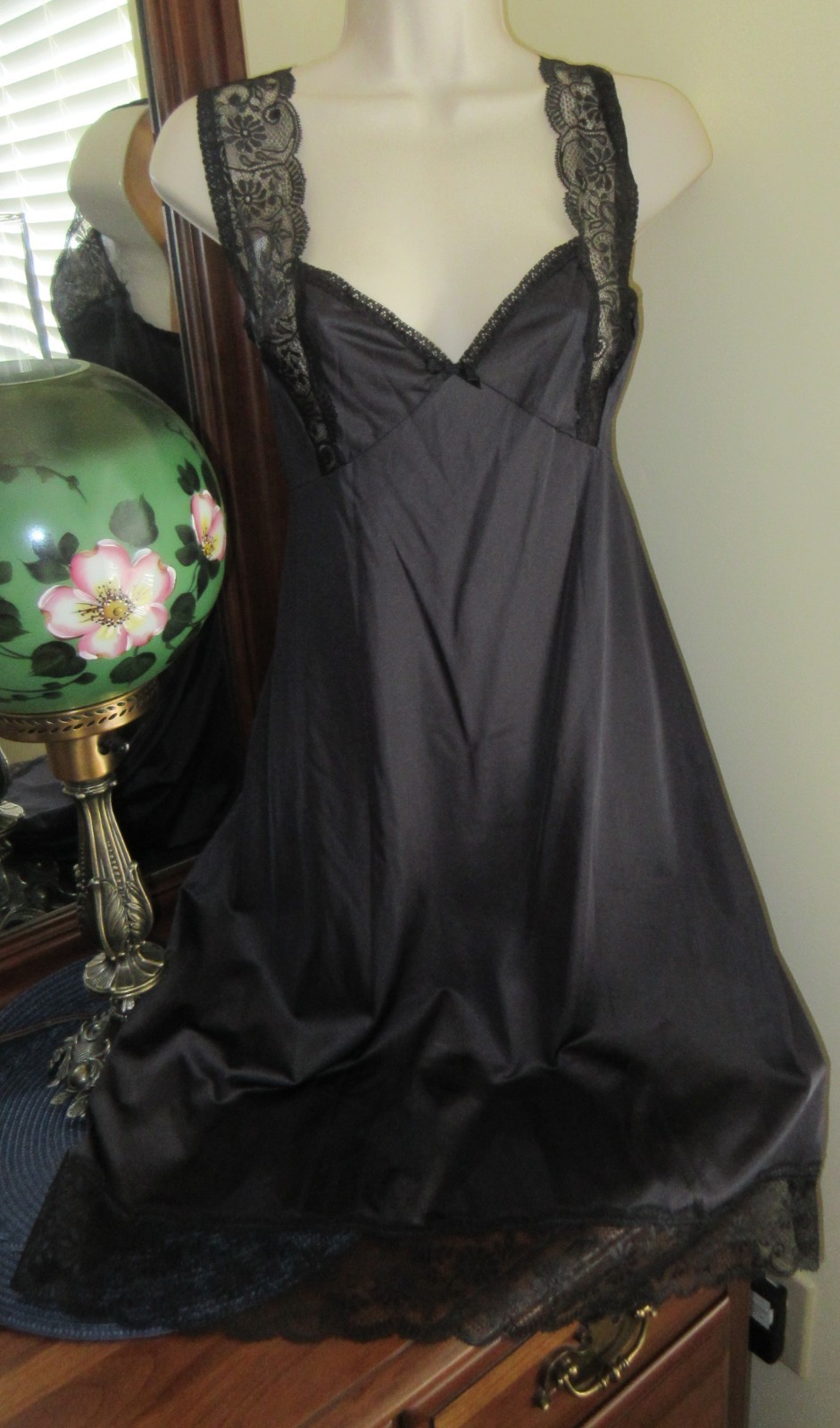 vintage size 36 BALI BLACK 4567390 SWEETHEART neckline NYLON full slip NIGHTGOWN