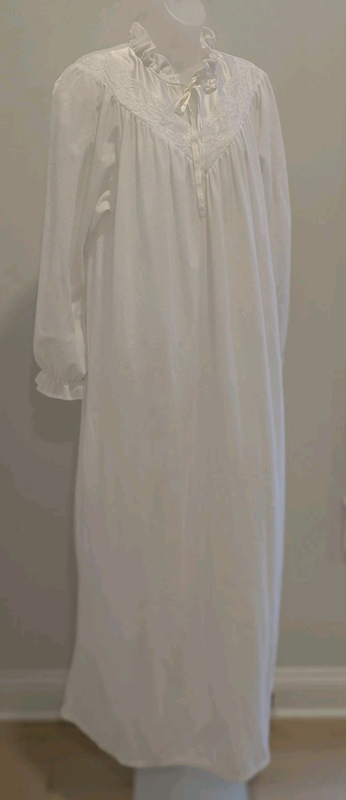 Vintage Gilligan O’Malley White Long Nightgown Soft Cotton Lace Accents Large