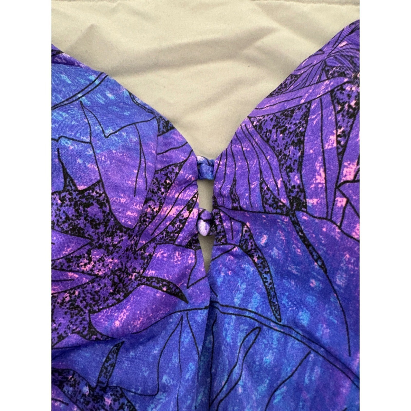 Vintage 70s Roxanne Blue Leaf Print One Piece Swimsuit Size 10/32 B Underwire