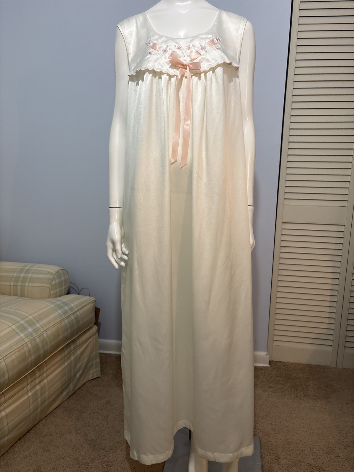 Vintage Barbizon ANGELICA IVORY Satin Embroidered Flowers Nightgown Pink Bow XL
