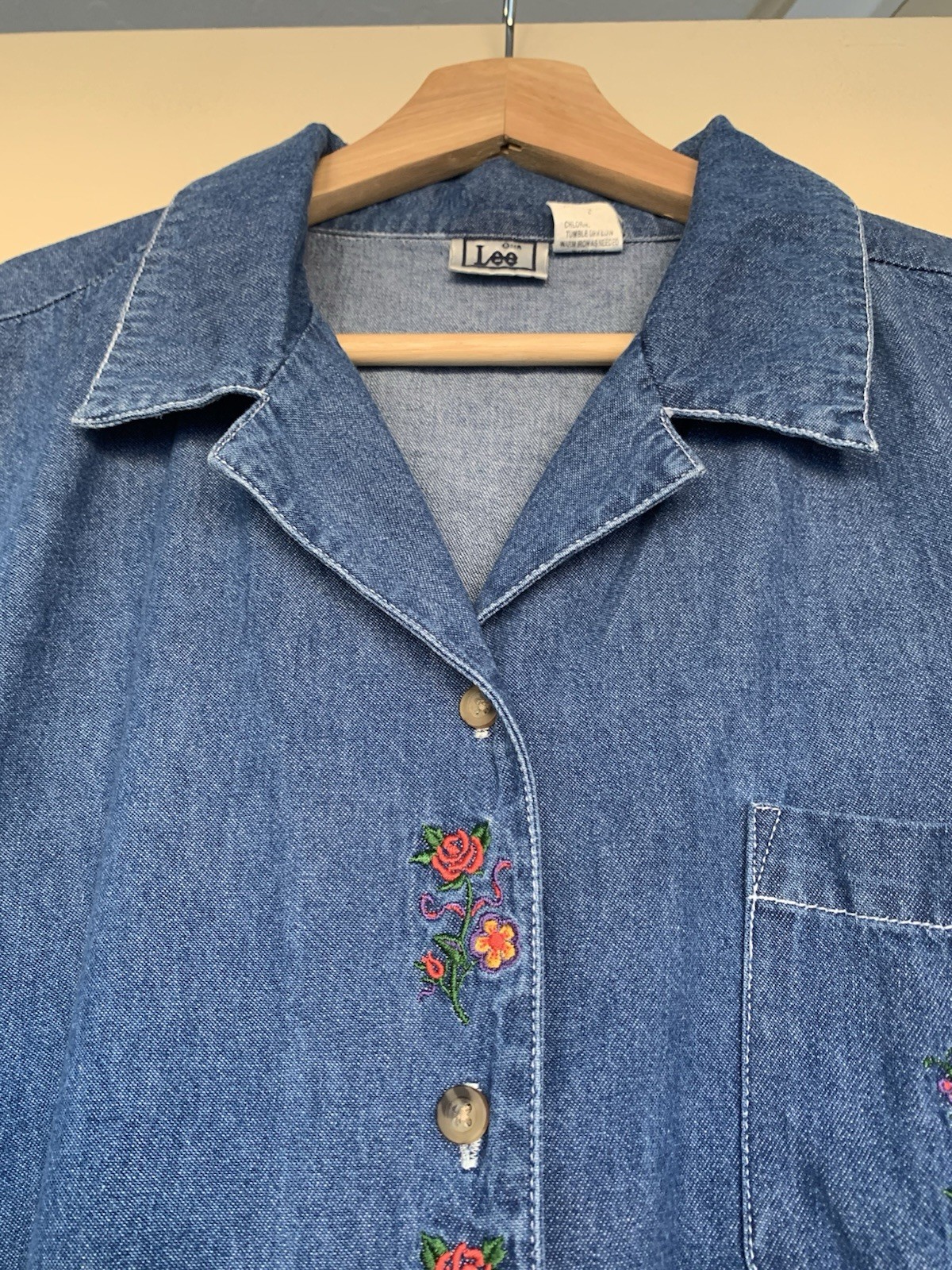Vintage Lee Floral Embroidery Jean Shirt Button Down USA 90’s Grandma Top Sz.L