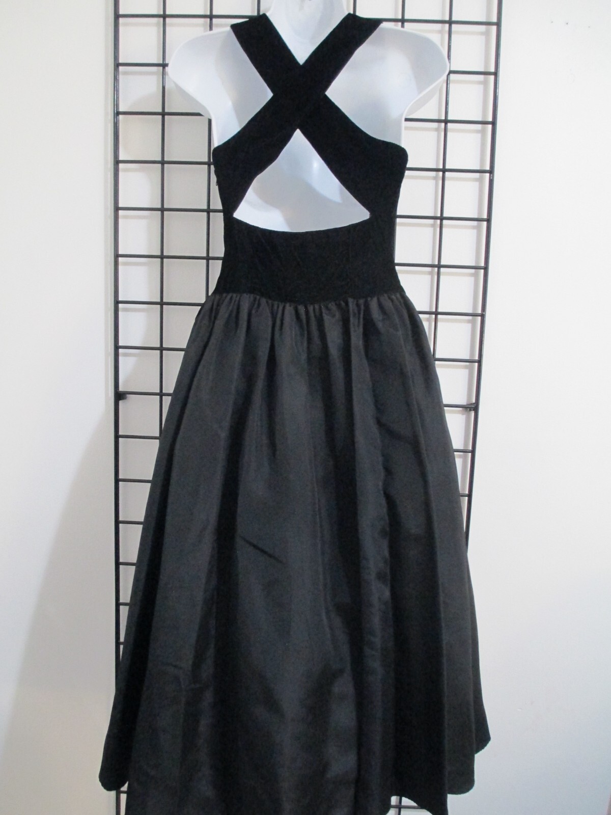 VINTAGE GUNNE SAX 🌸 3 / 32″ BUST/ 23″ WAIST=VELVET BODICE / SATIN SKIRT DRESS