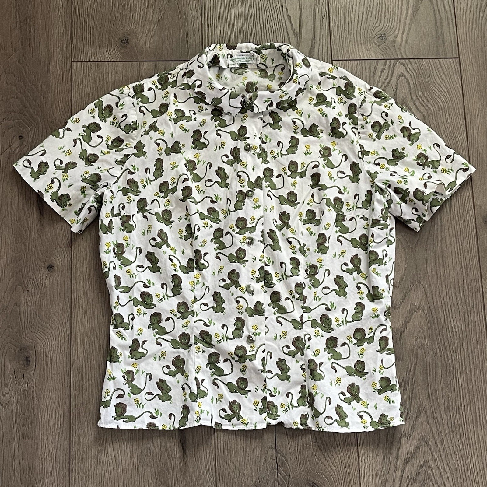 Vintage McMullen Glens Falls NY Green Lion Print Women’s Button Down Shirt