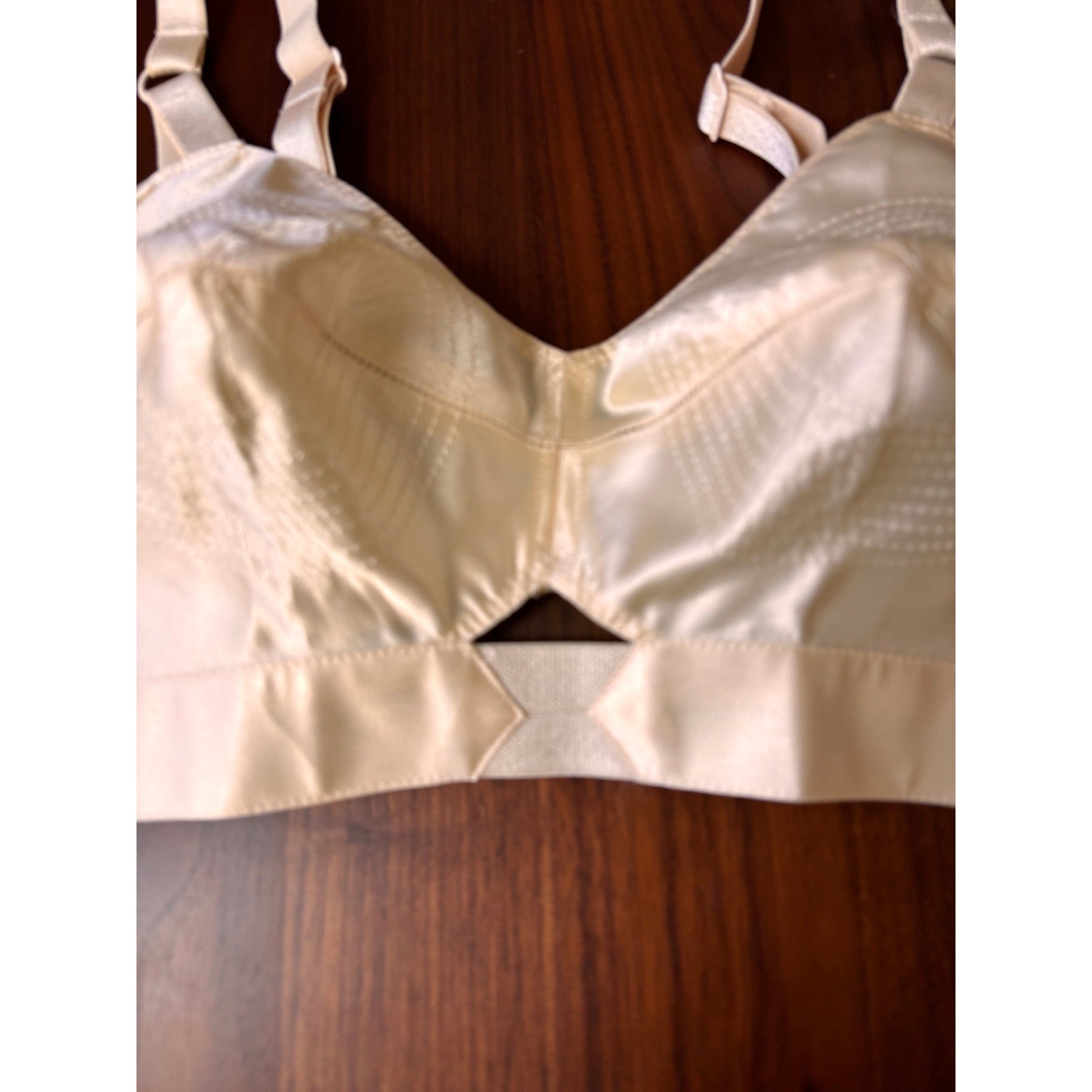 Pinup Rockabilly What Katie Did Bullet Satin Spiral Stitch Peach 34C Bra