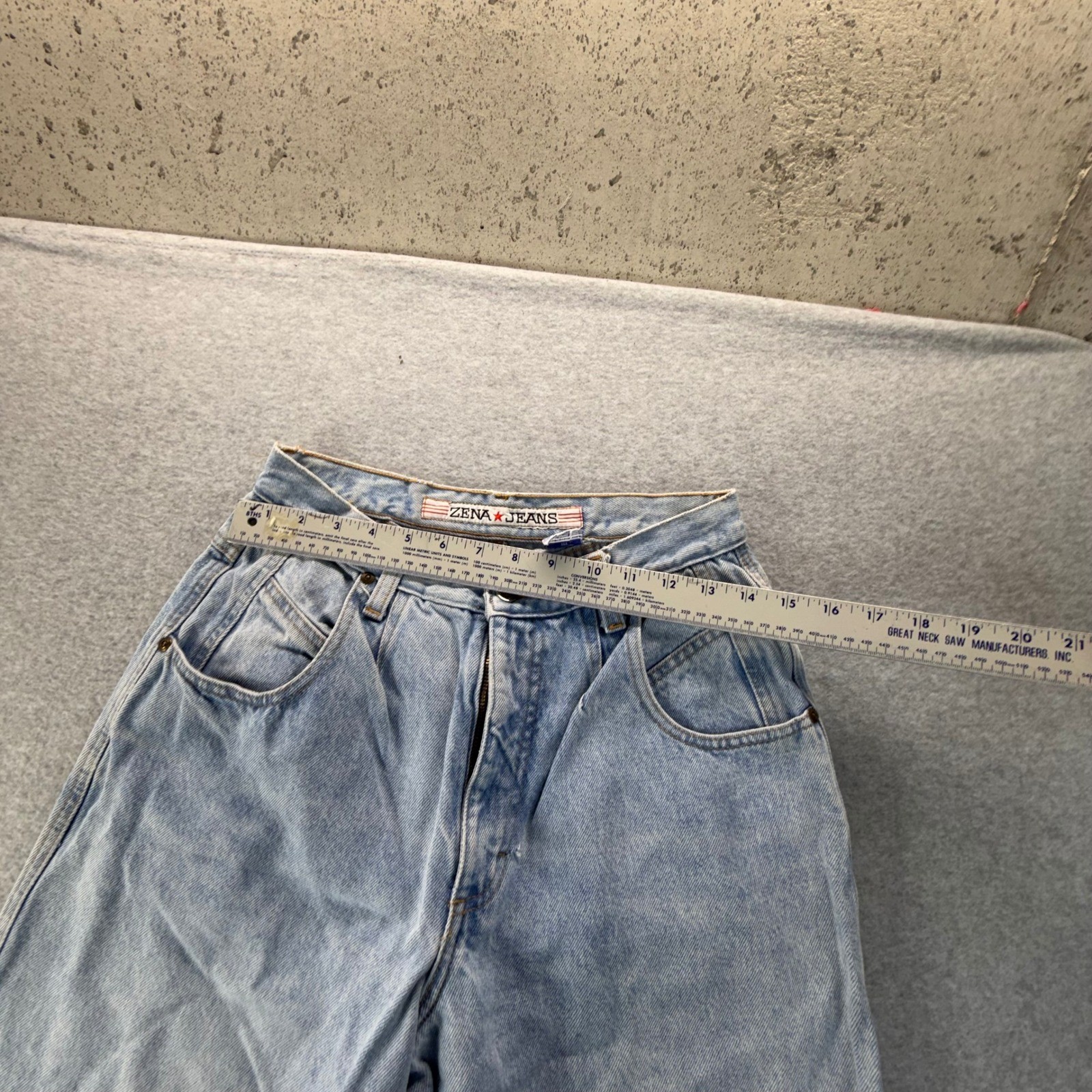 Vintage Zena Jeans Light Wash High Rise Pleated Mom Jeans Size 10 27 Waist 90s