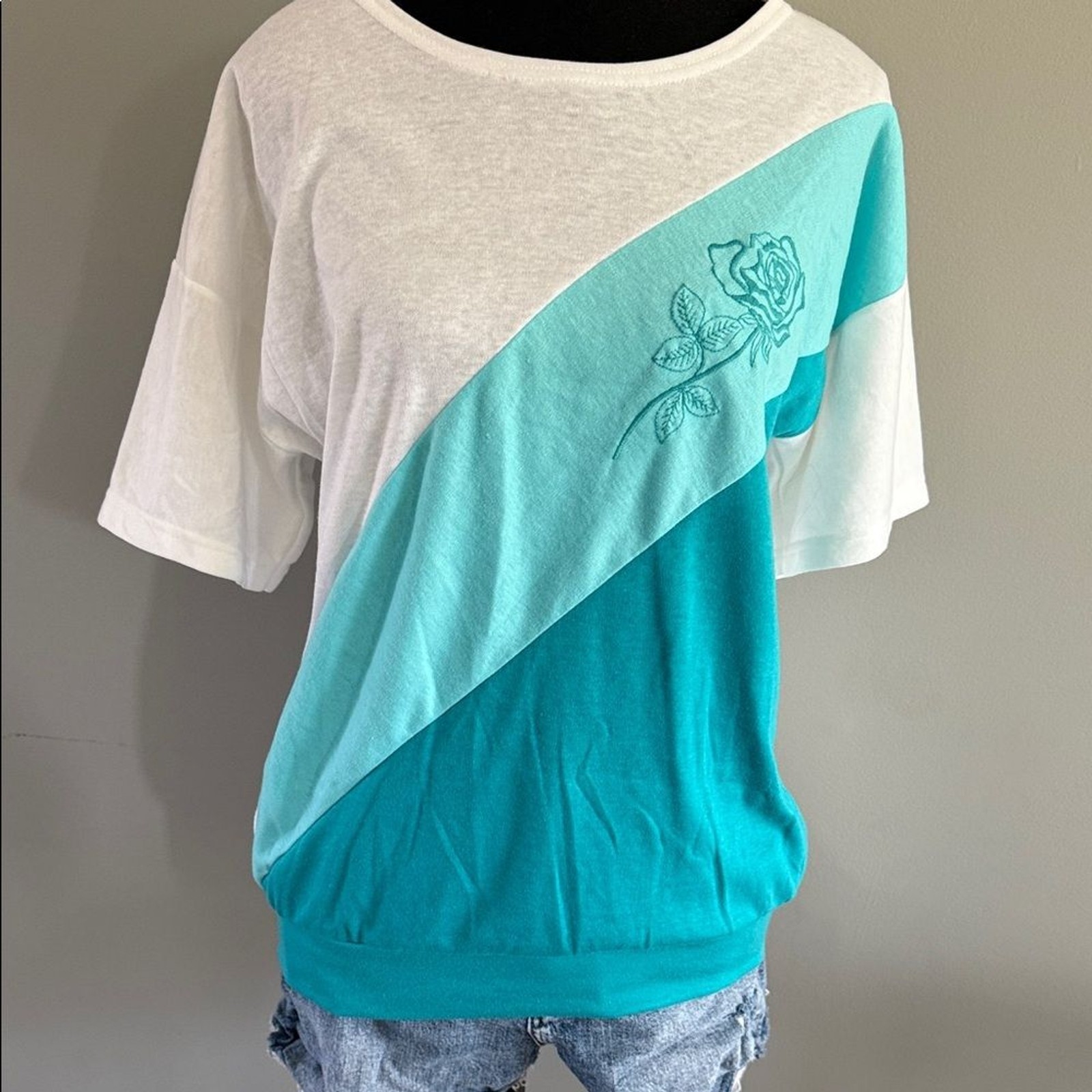 Vintage White and Teal Women’s Short Sleeve Top With Embroidered Flower