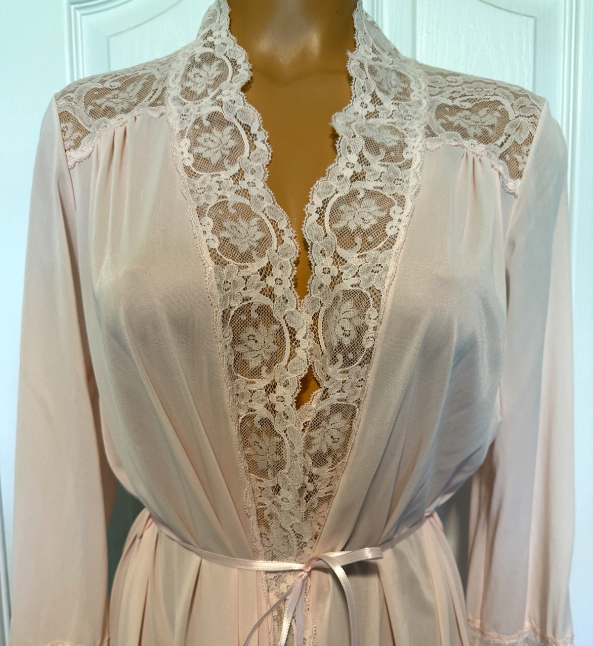 VTG 70’s OLGA LINGERIE #9702 PINK W/ WIDE LACE TRIM LONG ROBE ROBE SZ M