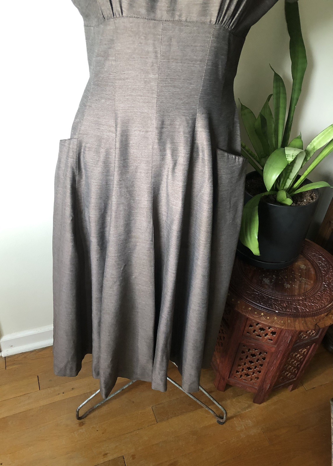 1940’s Soft Brown Dress With Bow & Clear Rhinestone Brooch Detail