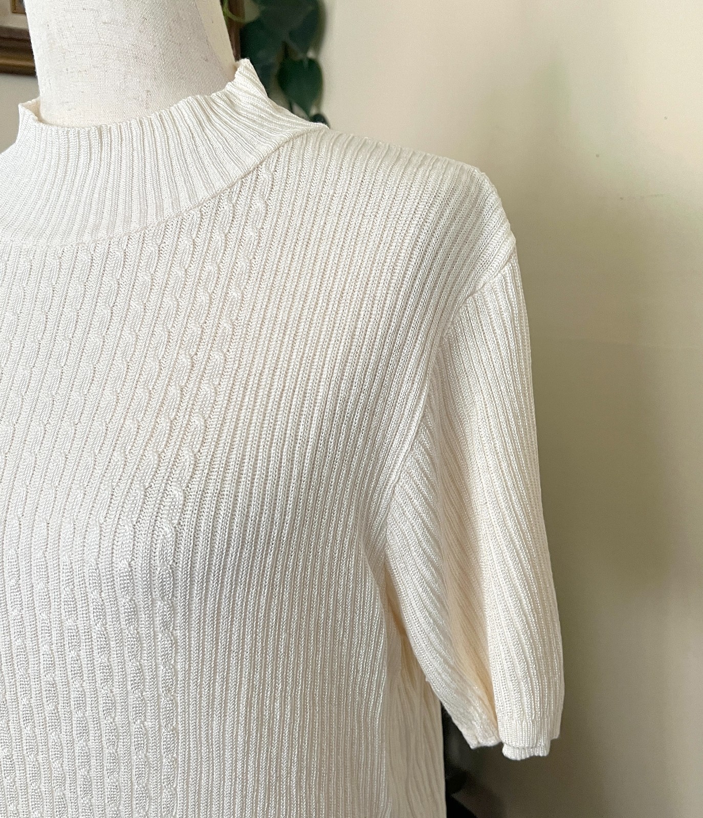 Vintage Jaclyn Smith Cream Short Sleeve Cable Knit Ribbed Sweater sz M