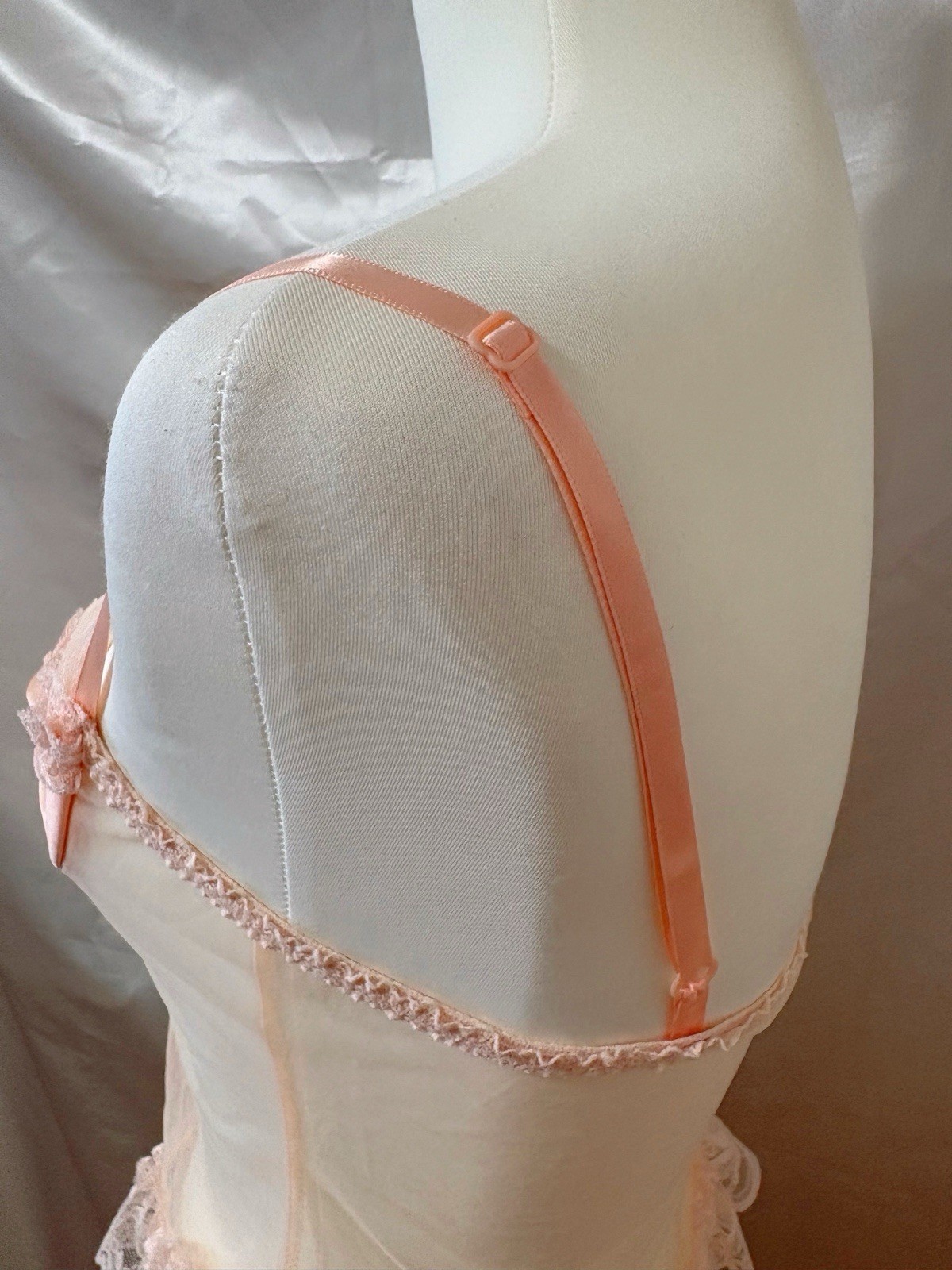 Vintage 1990s Frederick’s of Hollywood Cami Lace Lingerie Corset Top Salmon Pink