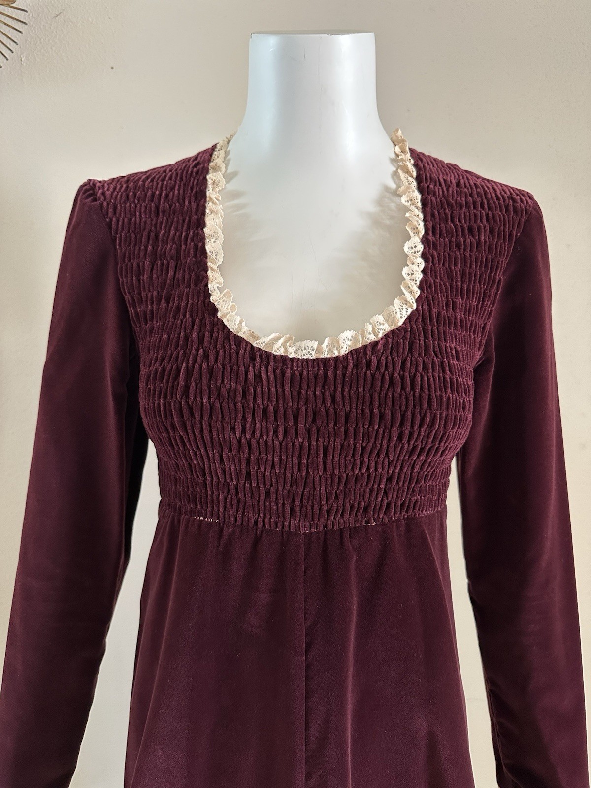 1970s Burgundy Velvet Shirred Tie Back Lace Trim Dress Prairie Boho Hippy 11 VTG