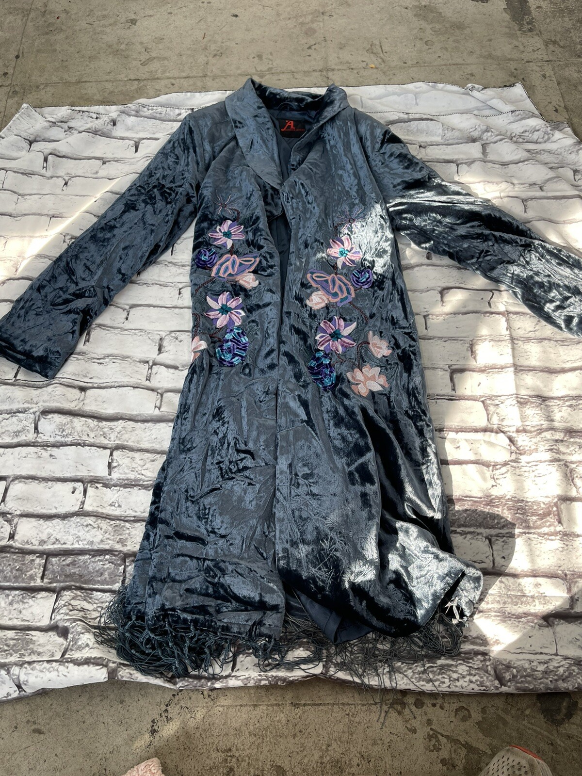 Vintage Adrienne Blue embroidered Velvet Kimono XS H08