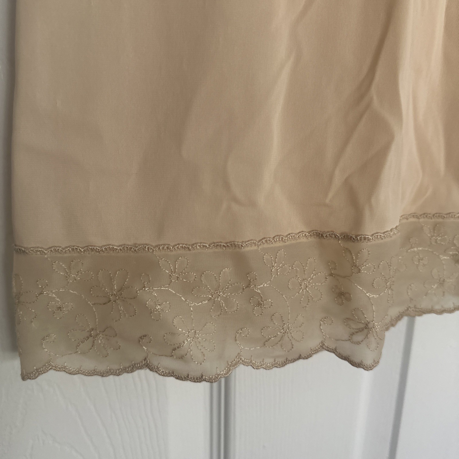 Vtg Vanity Fair Pillow Tab Pale Gold Nylon Half Slip 25” Long Lace Hem Sz S USA