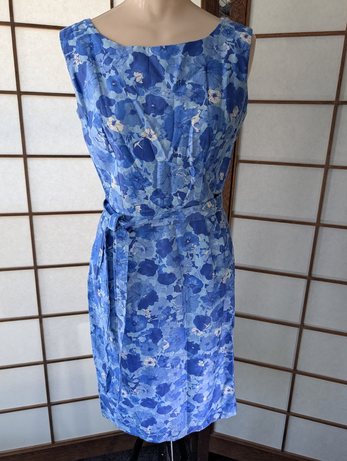 Vintage 60s Blue White Floral Wiggle Sheath Dress Sleeveless Knee Length Sz S/M