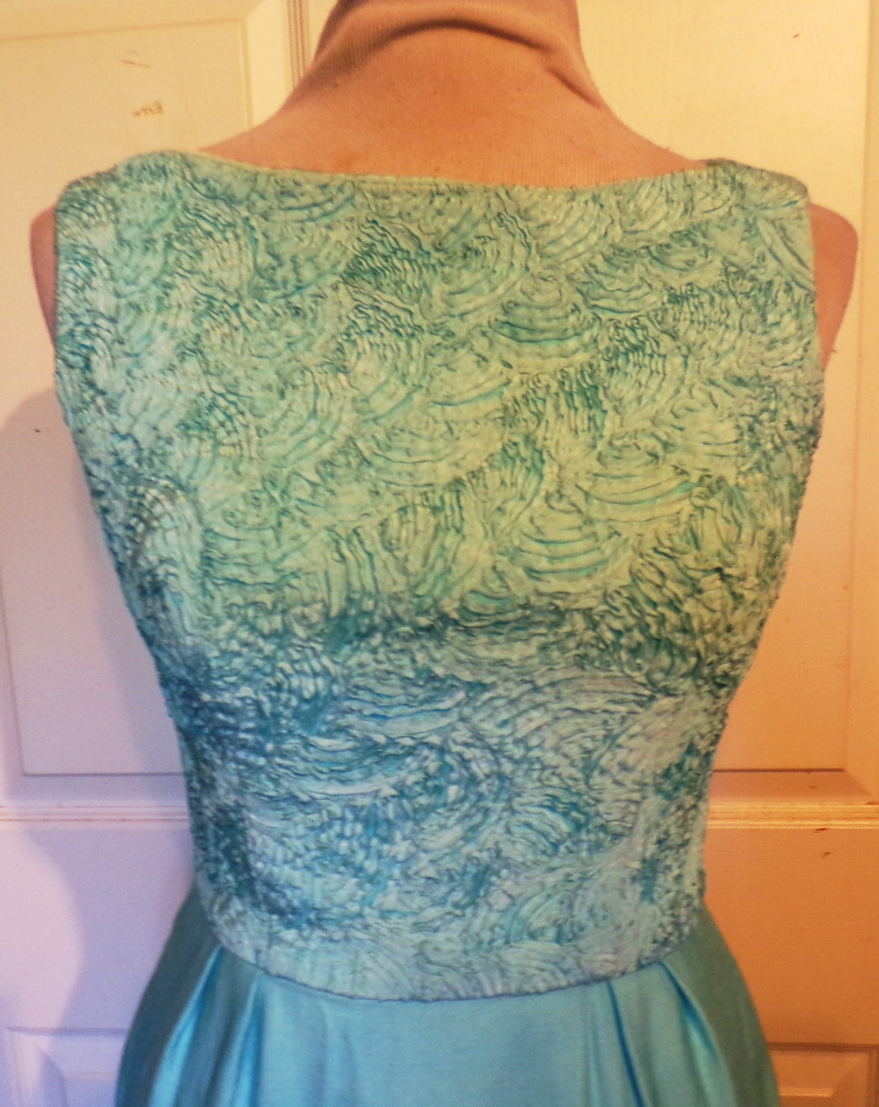 Vintage 60s Aqua Blue Sleeveless Dress Ribbon Art Bodice B34