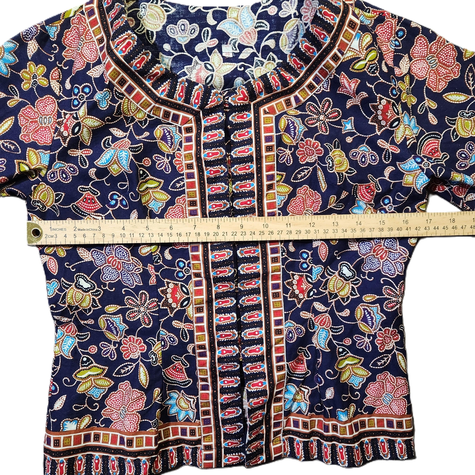 Womens Singapore Asian Flight Attendant Floral Snap Front Blouse Size 36 Small