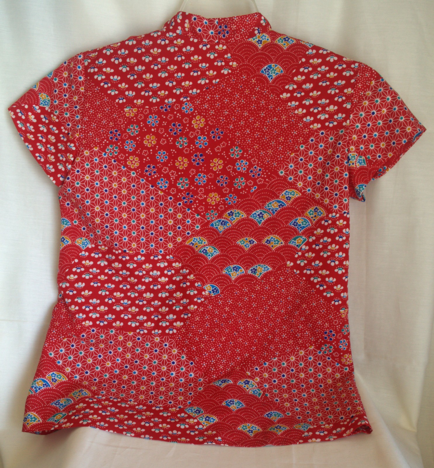 Free ship! Vintage 1960’s women’s red cap sleeve shirt Asian inspired polyester