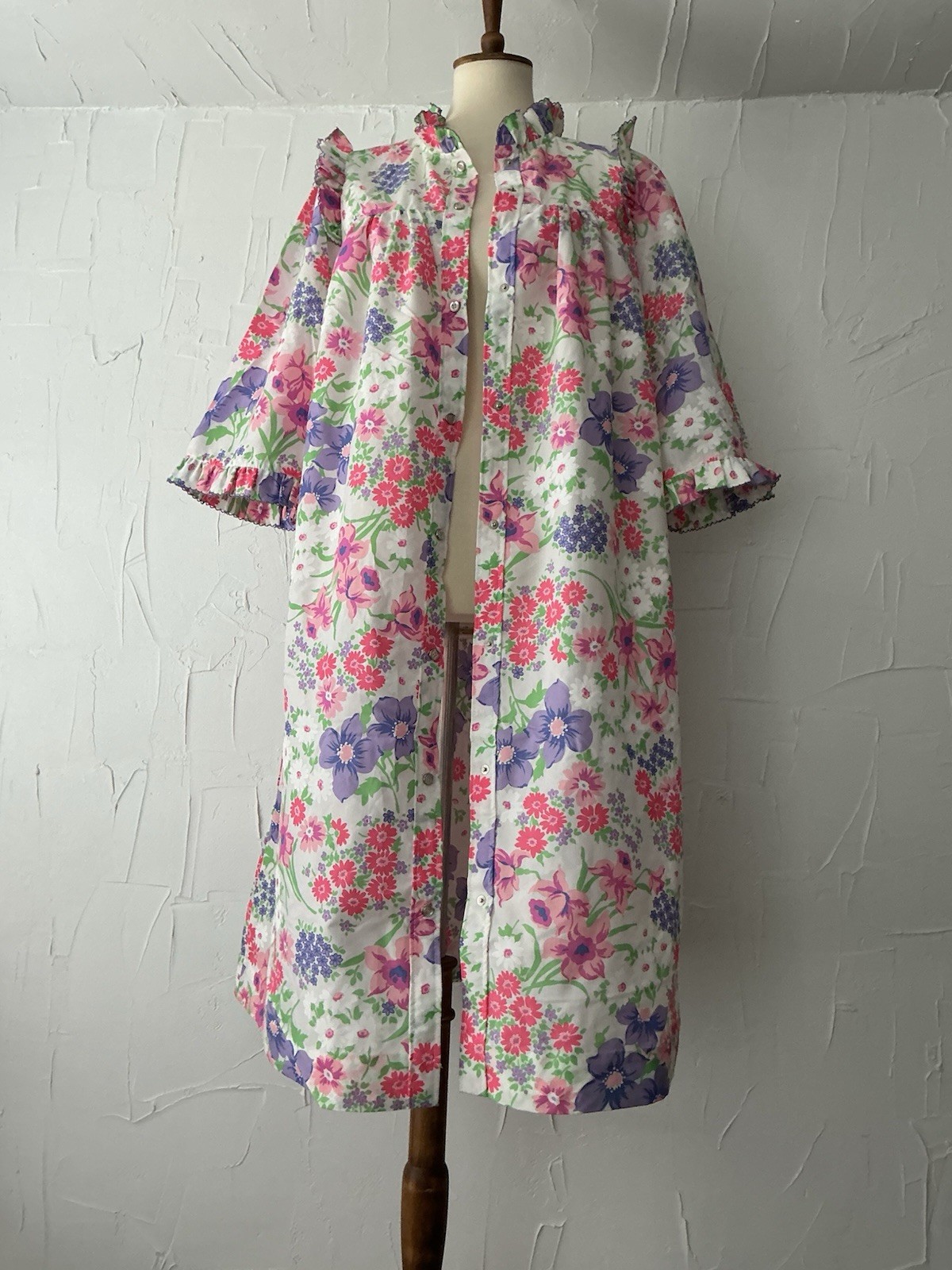 Models Coat VTG Robe Floral Ruffled Snaps Size 14 USA Never Used Authentic NWOT