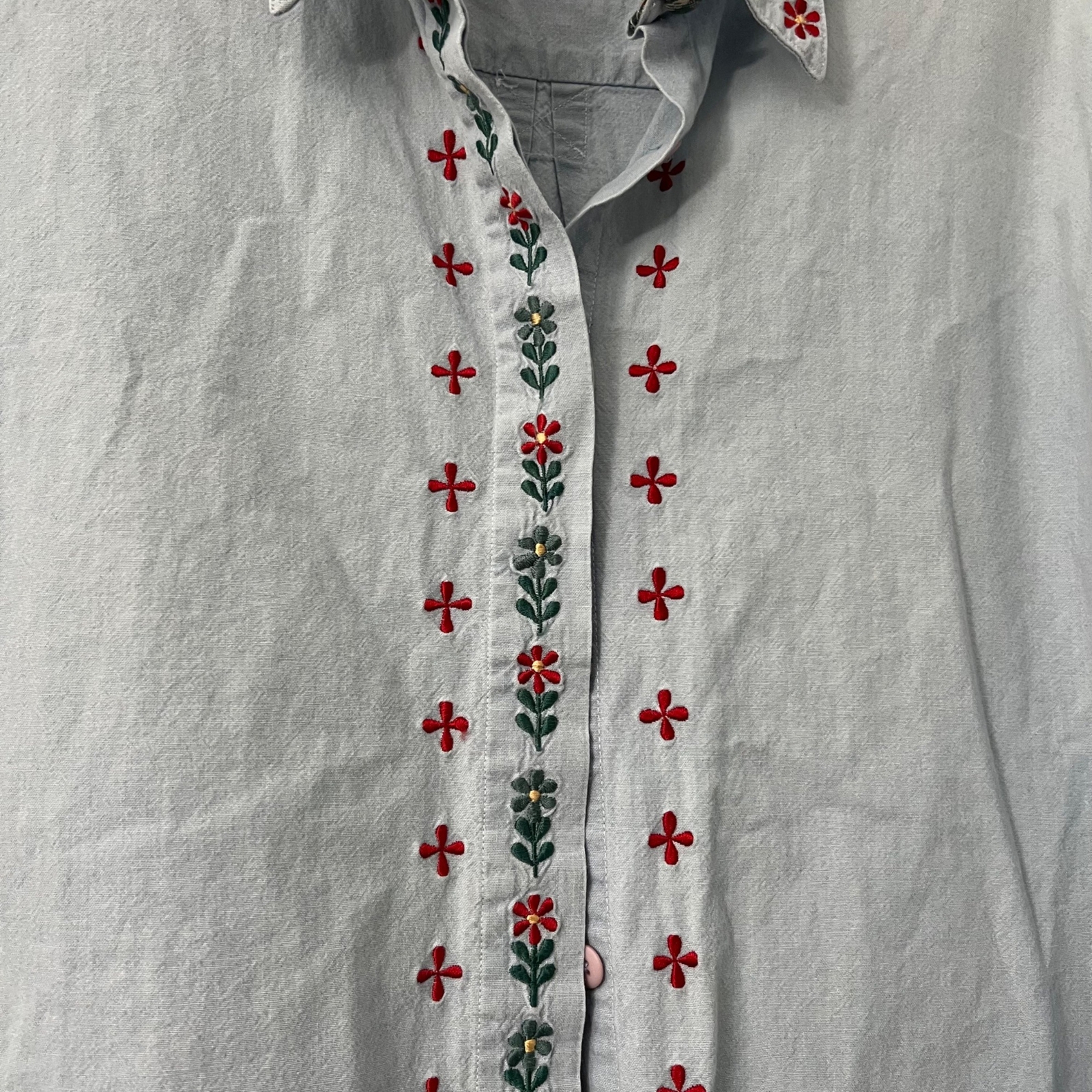 VTG Portraits by Northern Isles Light Denim Floral Embroidered Button Shirt 12