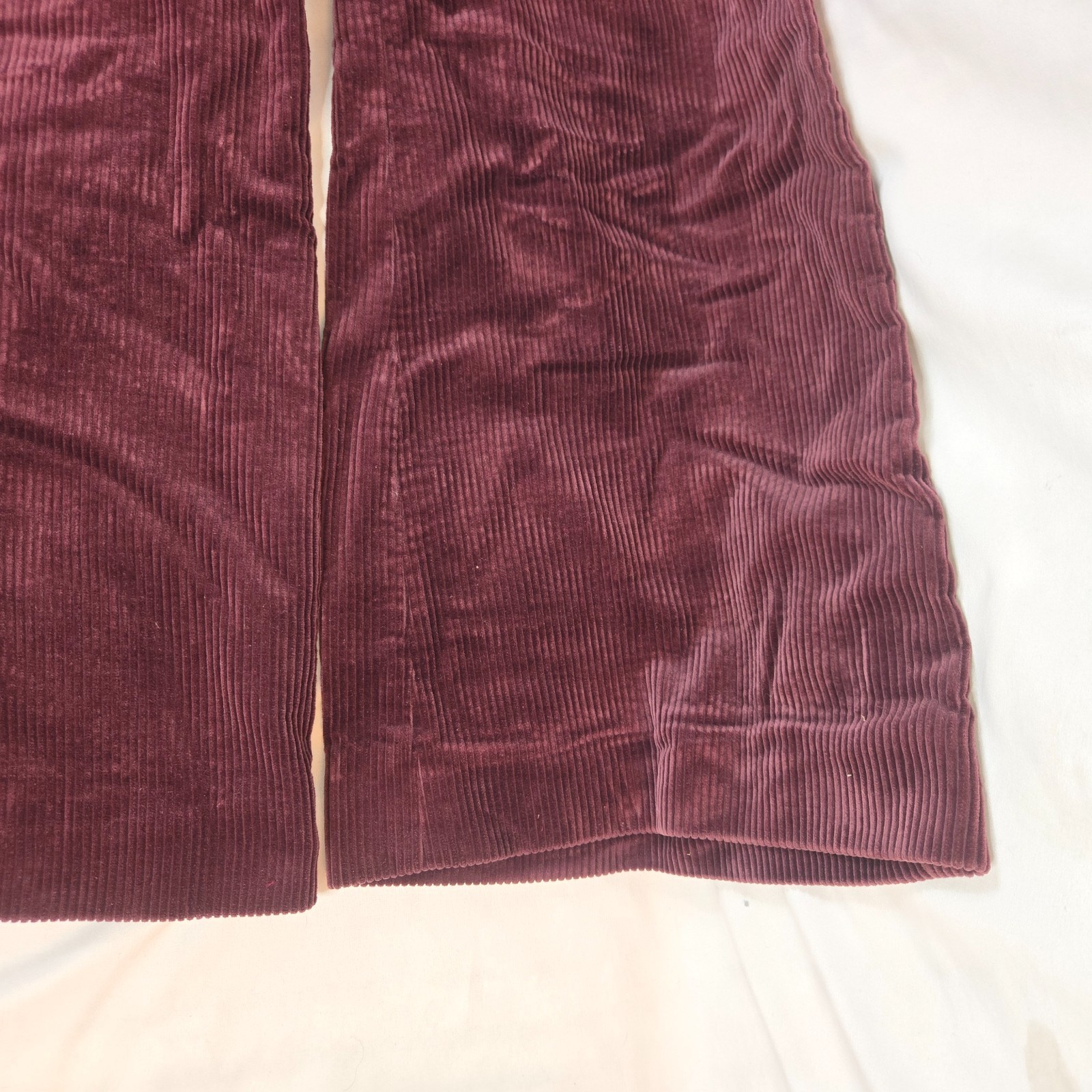 Vintage Women’s Wide Legged Flared Purple Corduroy Size 12 30″ Waist 28″ Inseam