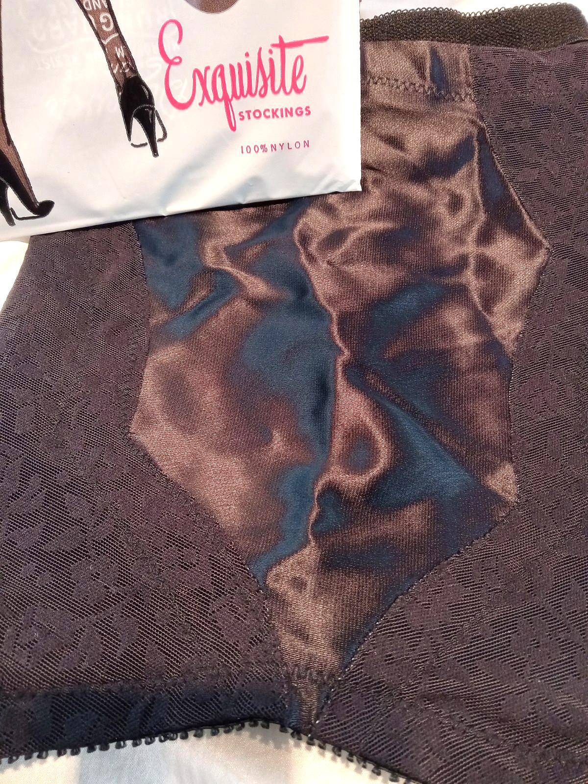 SZ 50 SUPER LARGE UP TO SZ 44 WAIST OPEN BOTTOM GIRDLE & VTG GARTER STOCKINGS