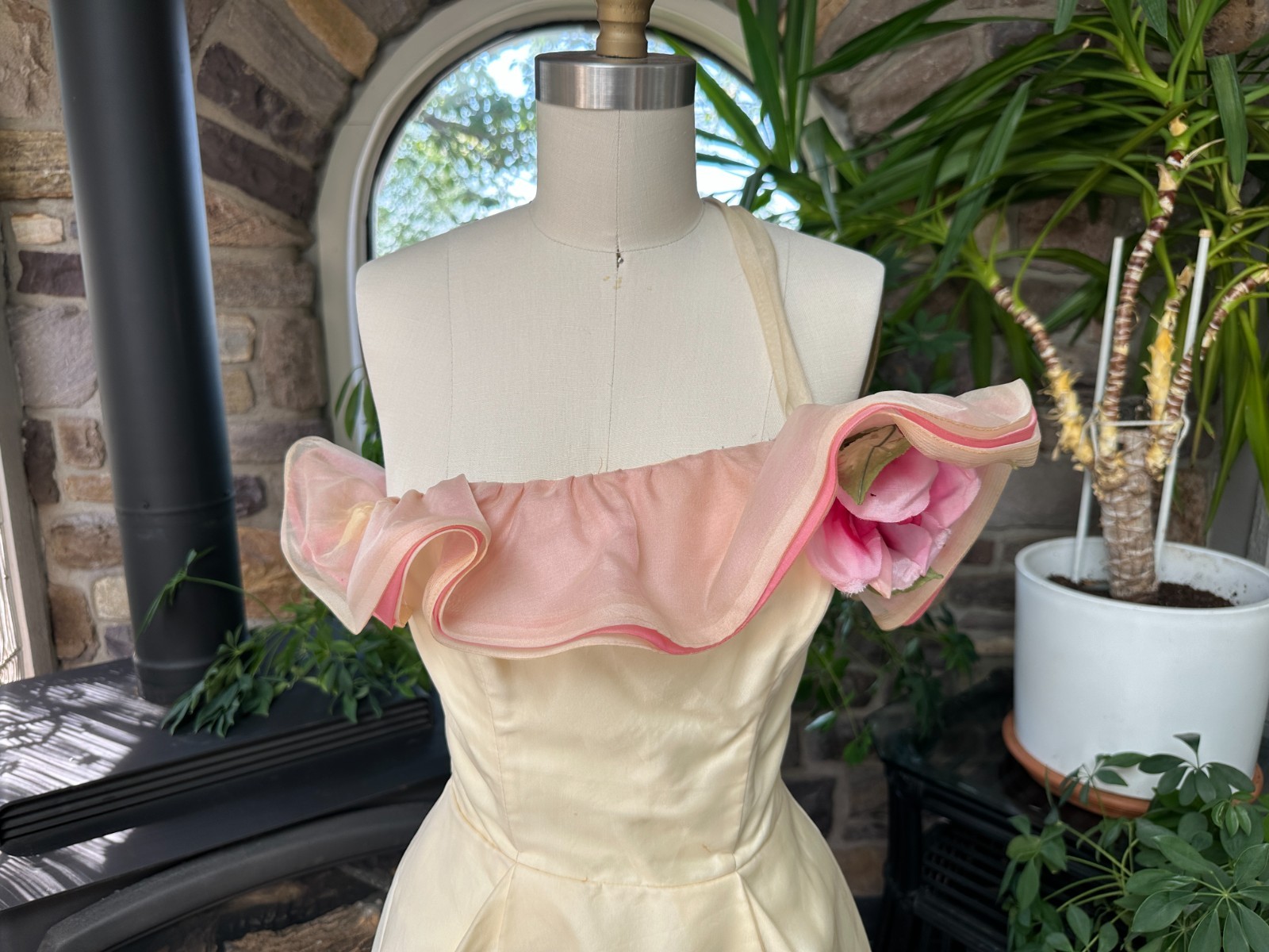 Vintage 1950s Ivory and Pink Silk Organza Off Shoulder Formal Dress Wounded Bird