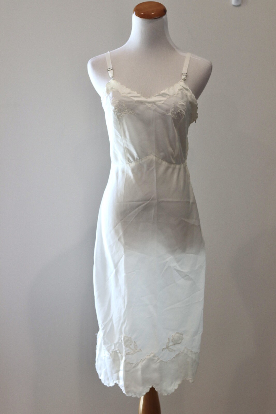 Vintage 50’s Lady Lynne Slip Lingerie White Defined Bust Satin Floral Scalloped