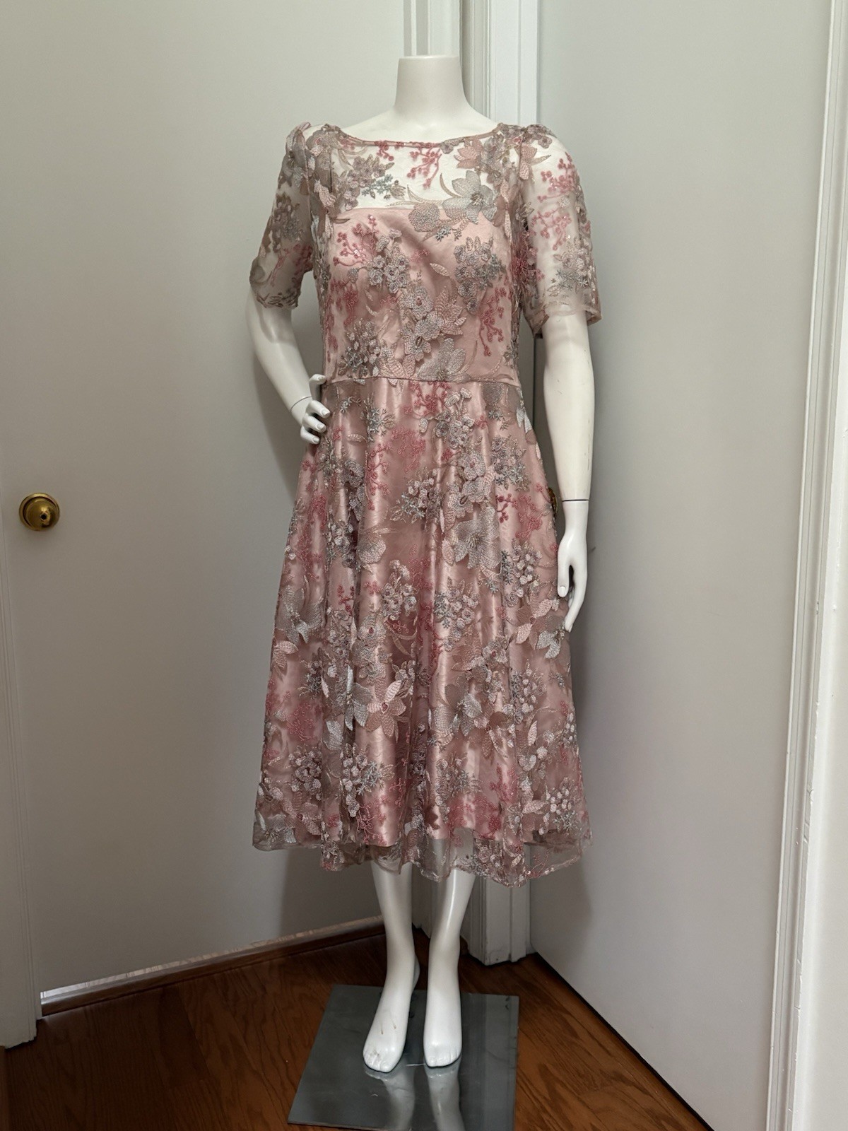 Eliza J- Pink Silver Floral Lace Dress