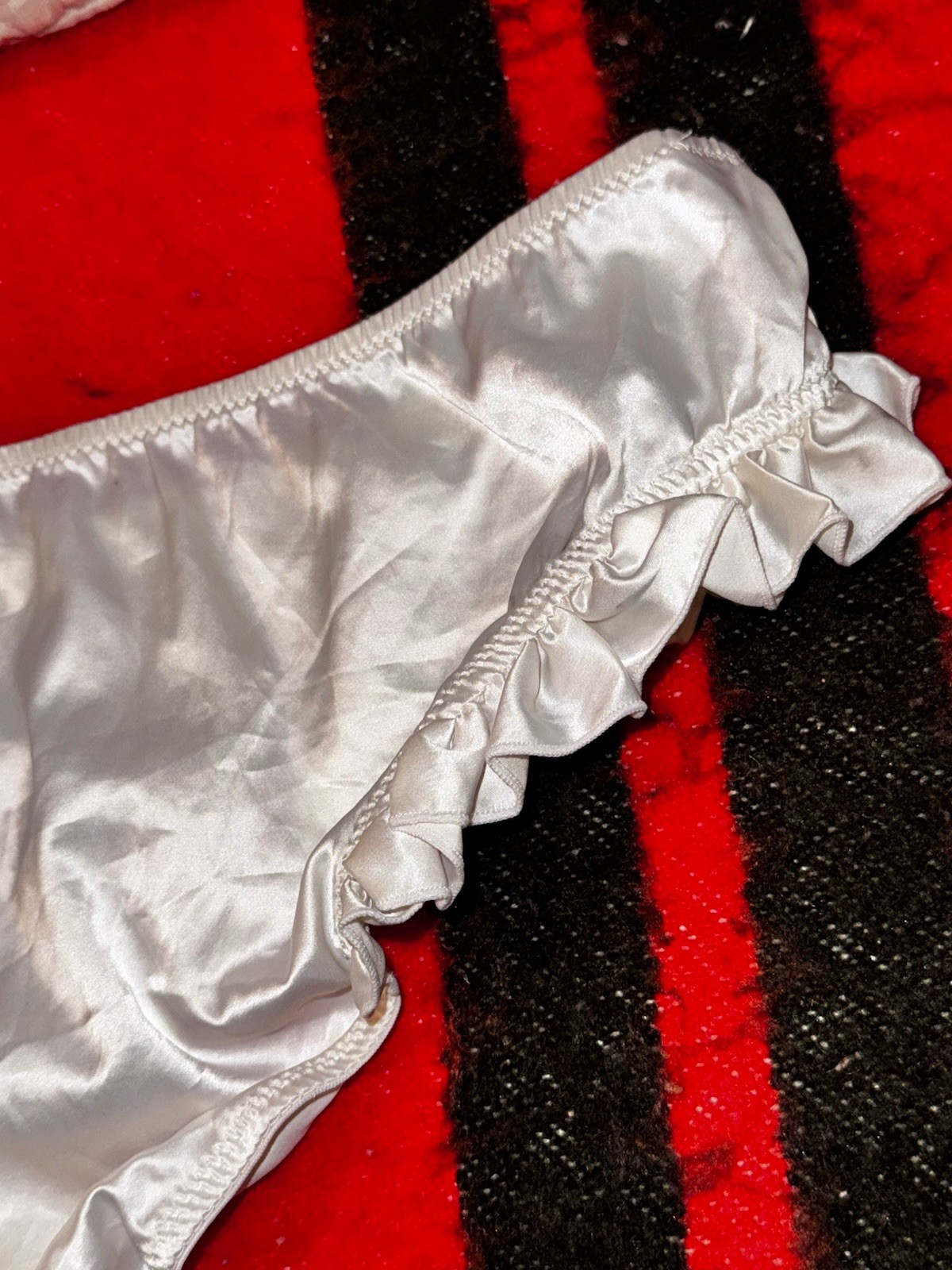 Rare VTG VS Sexy Little Things Silky Satin Ruffle Cheeky Panty Size L Ivory NWT