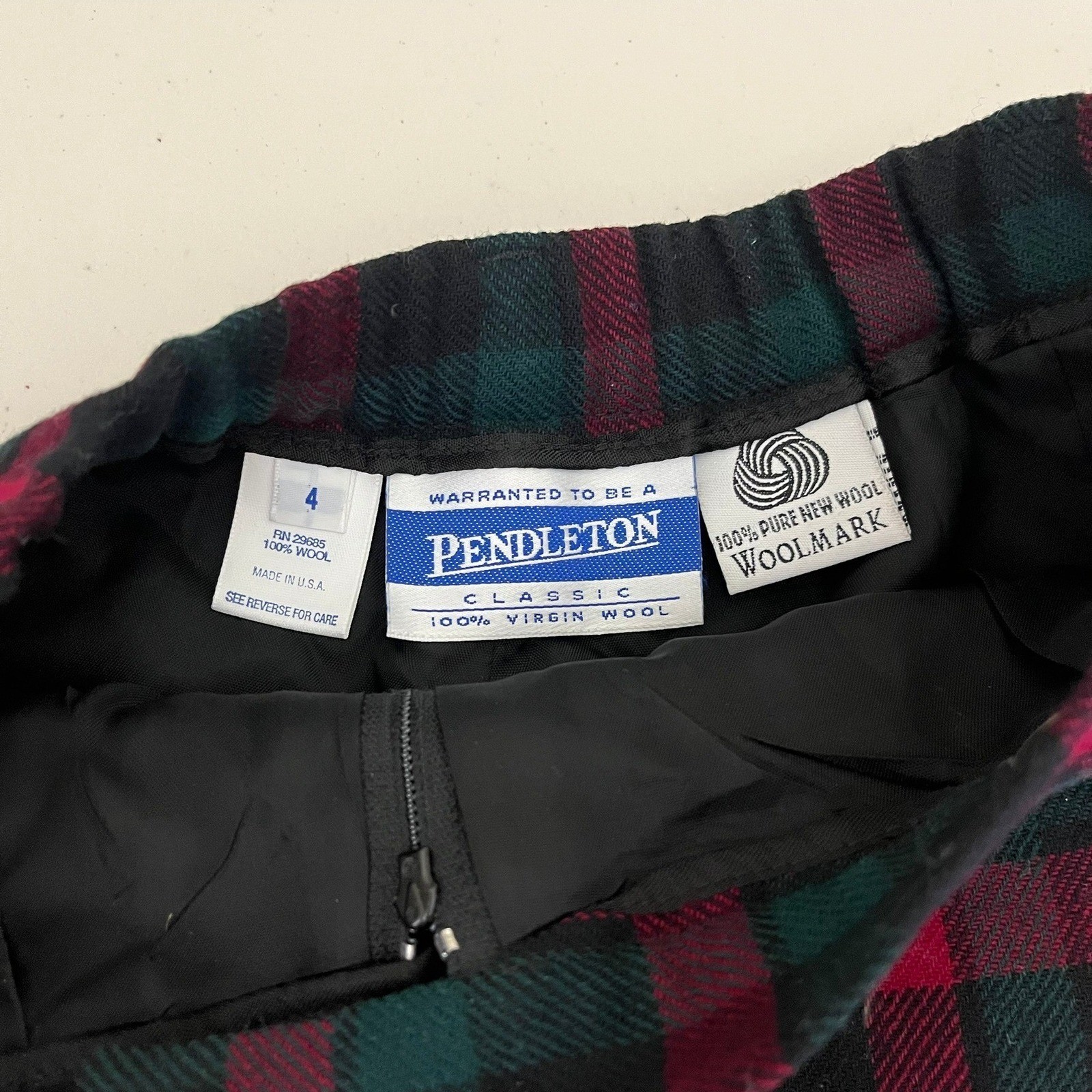Pendleton Red Green Plaid 100% Virgin Wool High Waisted Pleated Shorts Womens 4