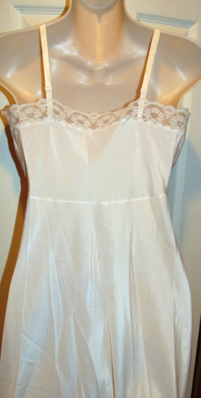 Vintage Corhan Noumair Neiman Marcus Full Length Lace Trim Beige Silk Slip 34