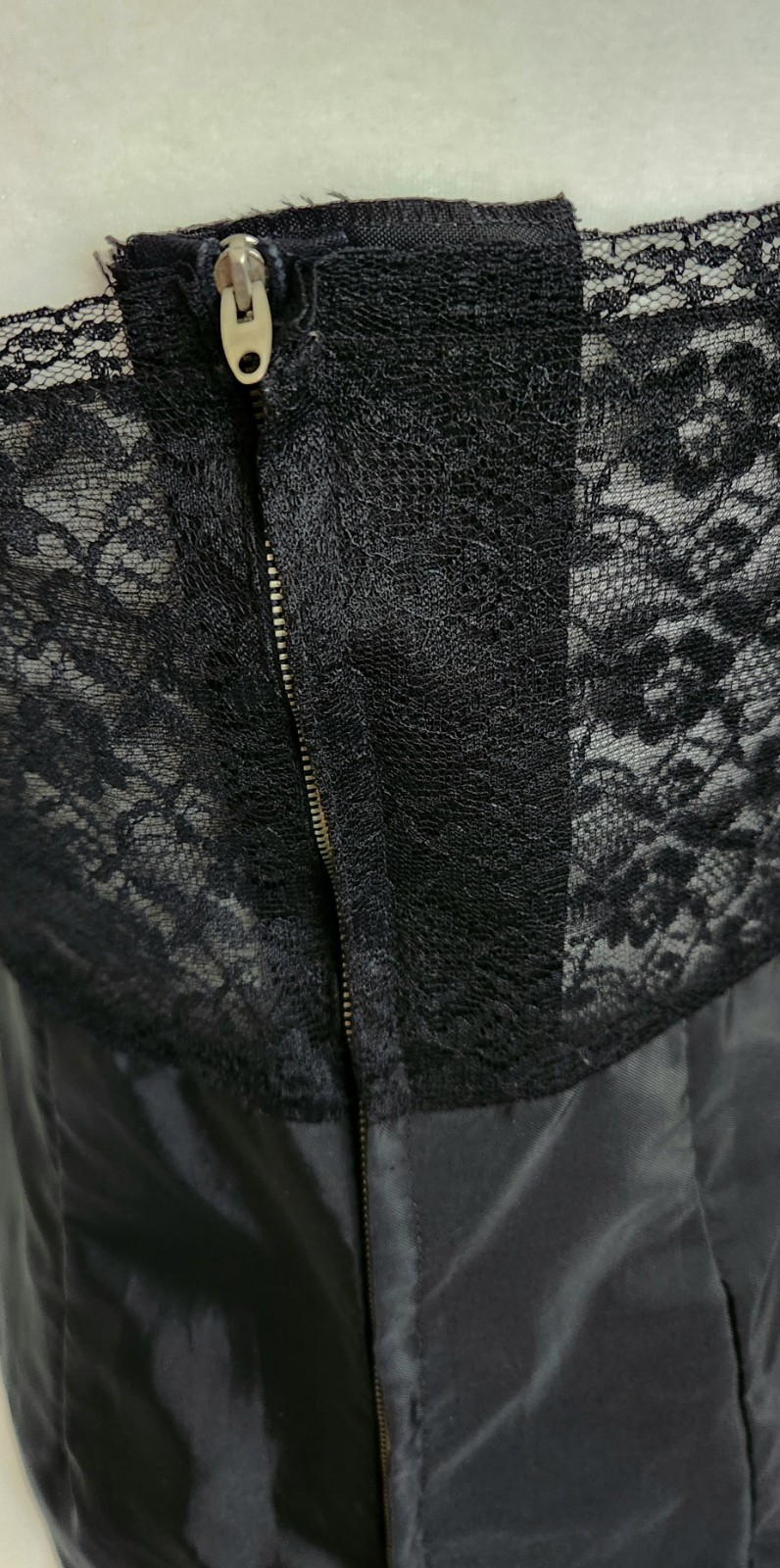 True vintage 1950s ST.MICHAEL black lace & nylon slip 38 B/28 W great condition