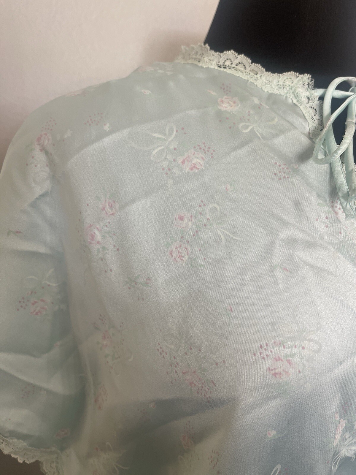Vintage Val Mode Lingerie Ice Blue Floral Neck Short Sleeve Nightgown Sz Large