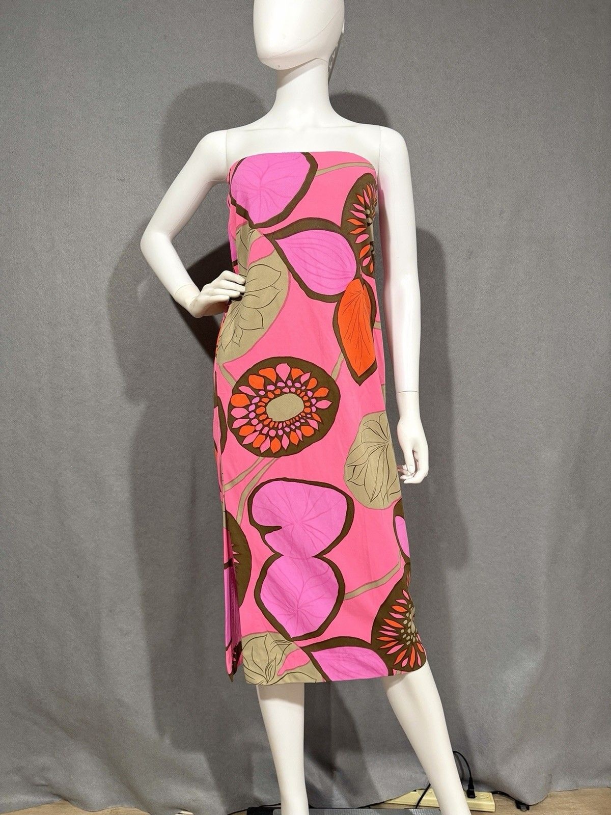 Vintage 1960’s Elisabeth Stewart Side Slit Vibrant Pink Skirt Mid Century Print
