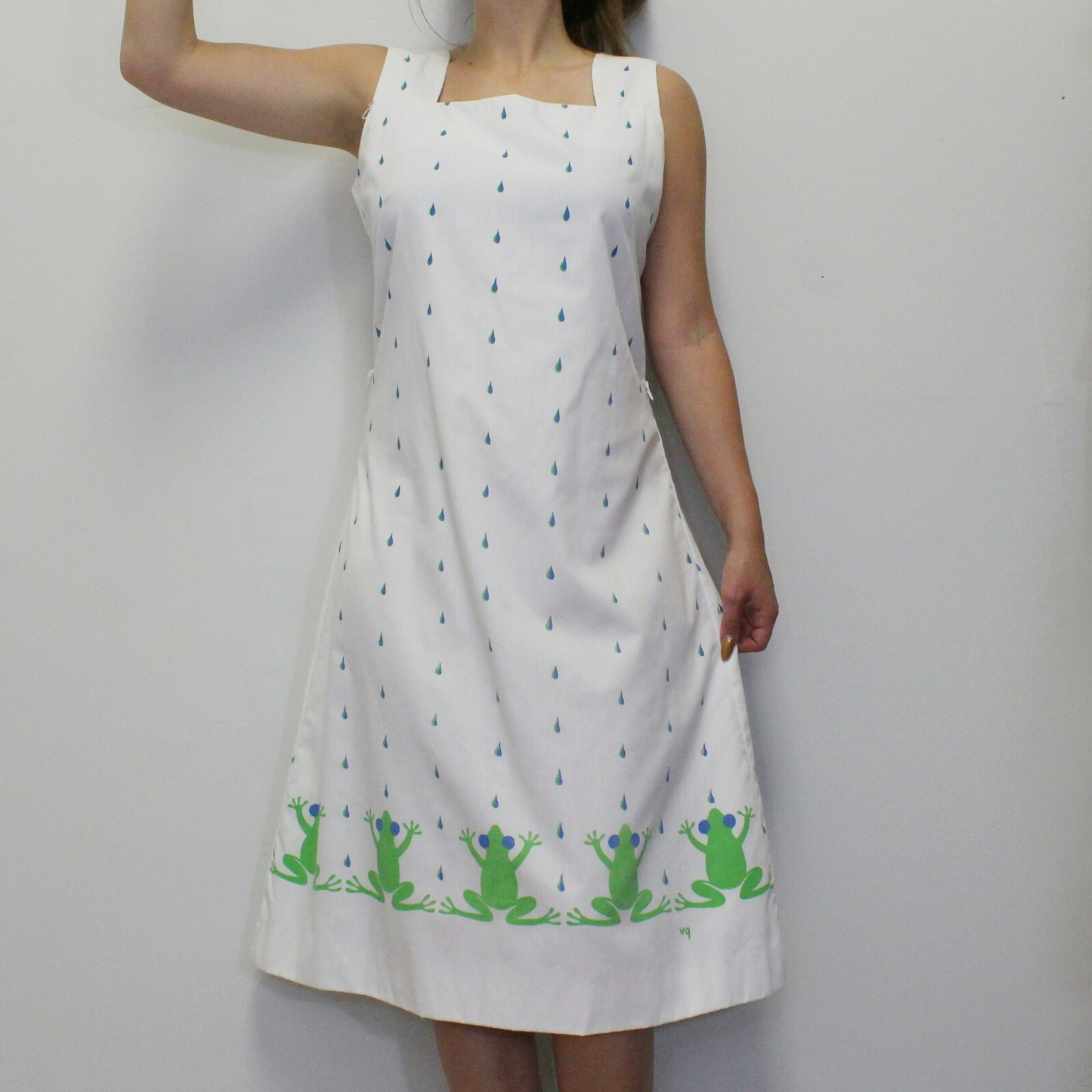 Vintage 70s The Vested Gentress Hand Screen Printed Midi Dress with Rainy Frogs