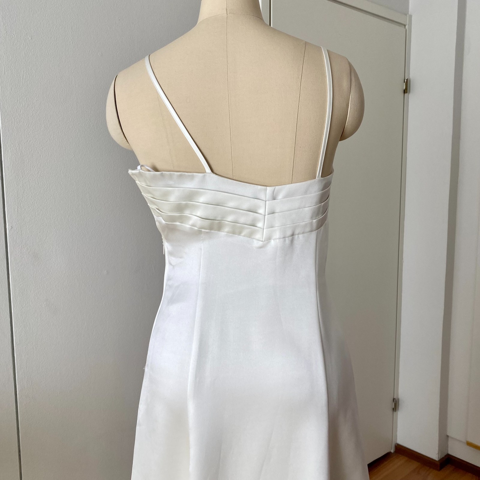 Vera MONT Vintage Wedding Dress Minimalist Spaghetti Straps Floor Length Bridal