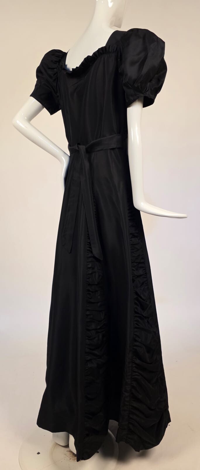 1930’S CRISP JET BLACK TAFFETA PUFF SLEEVE DRESS W RUCHED SKIRTING