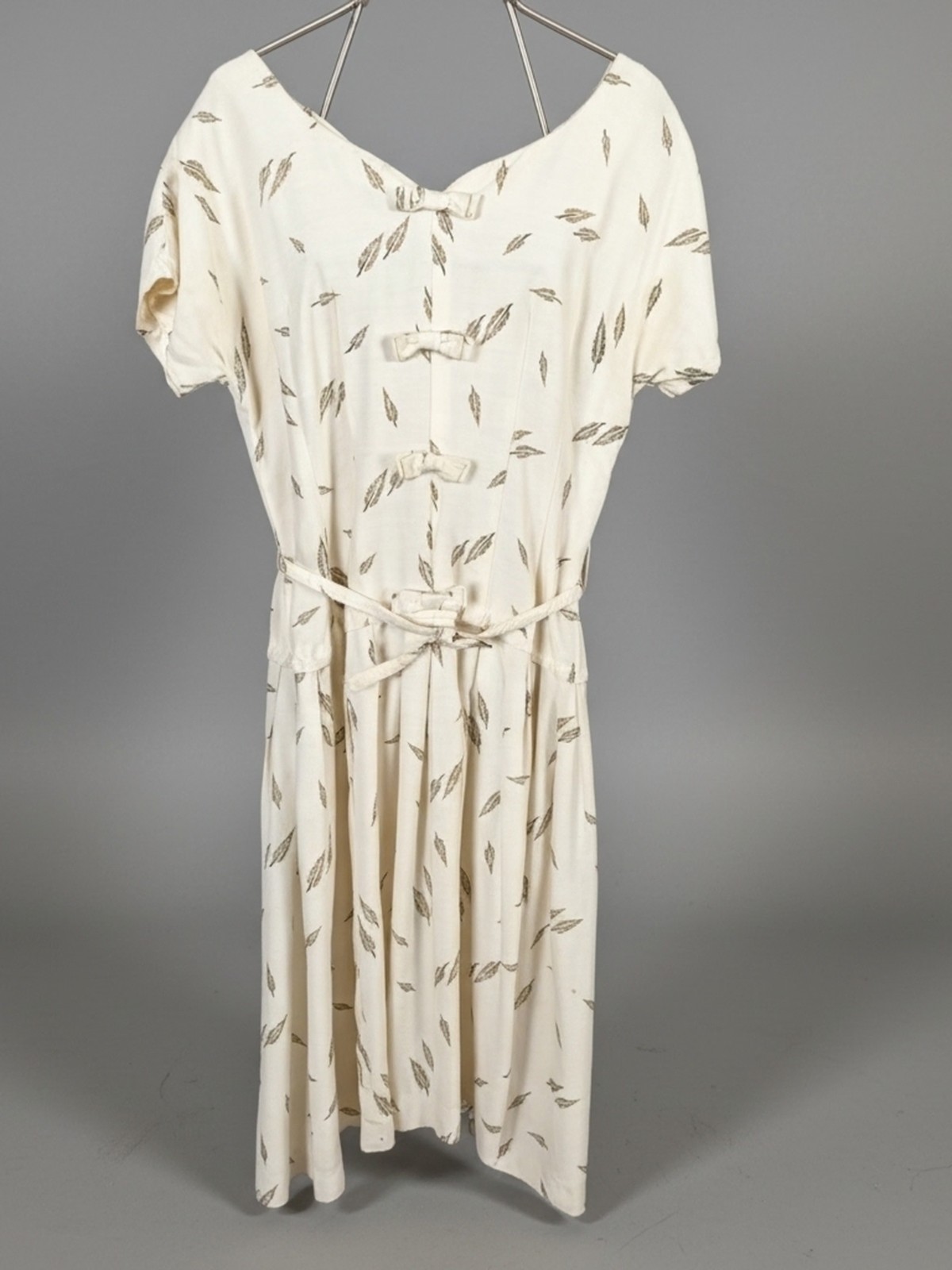 Vintage 1950s Ivory Day Dress Gold Feather Print V-Back Pleated A-Line w Belt
