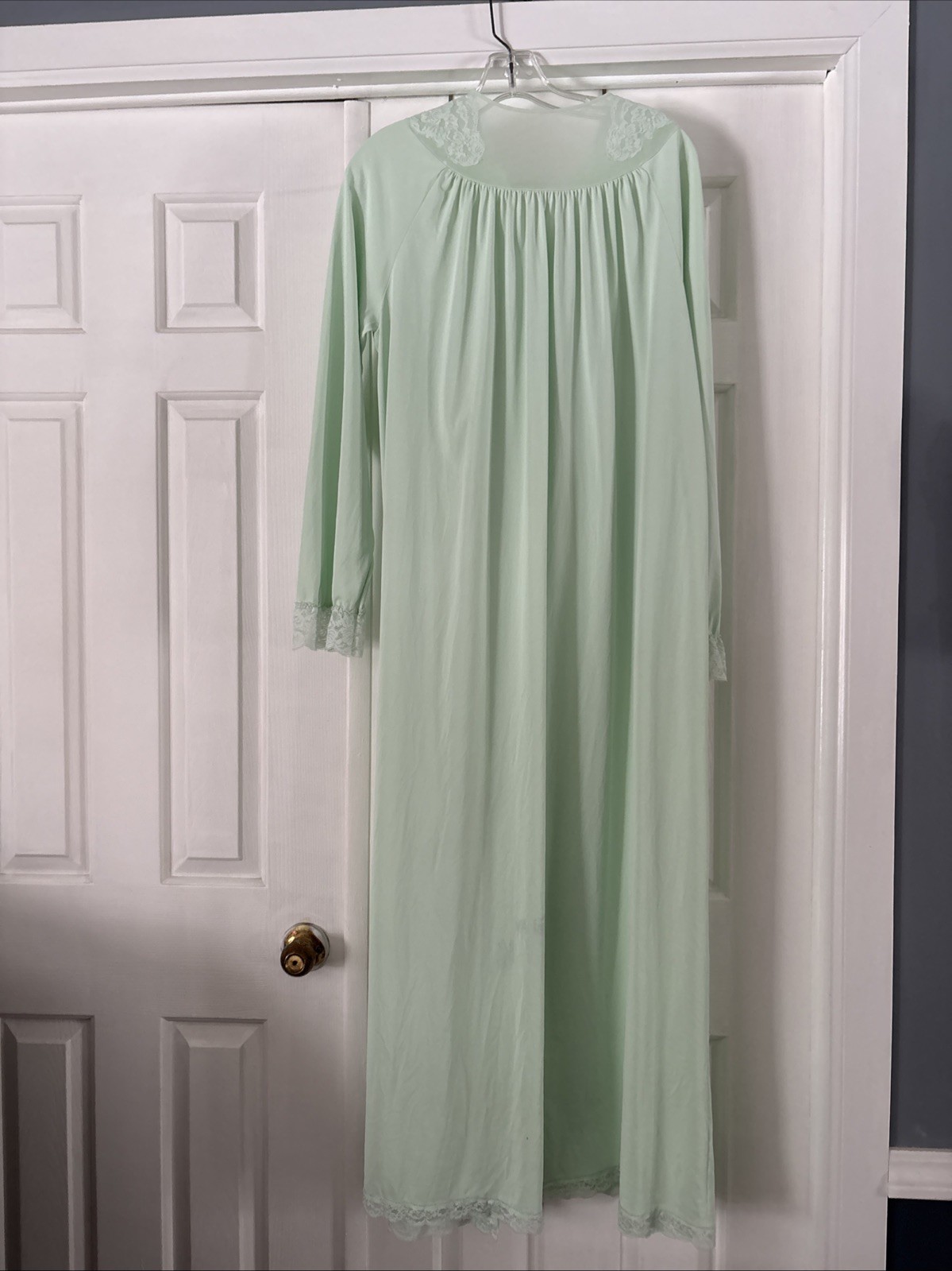 ShadowLine Vintage Nylon House coat Size medium Light mint Green
