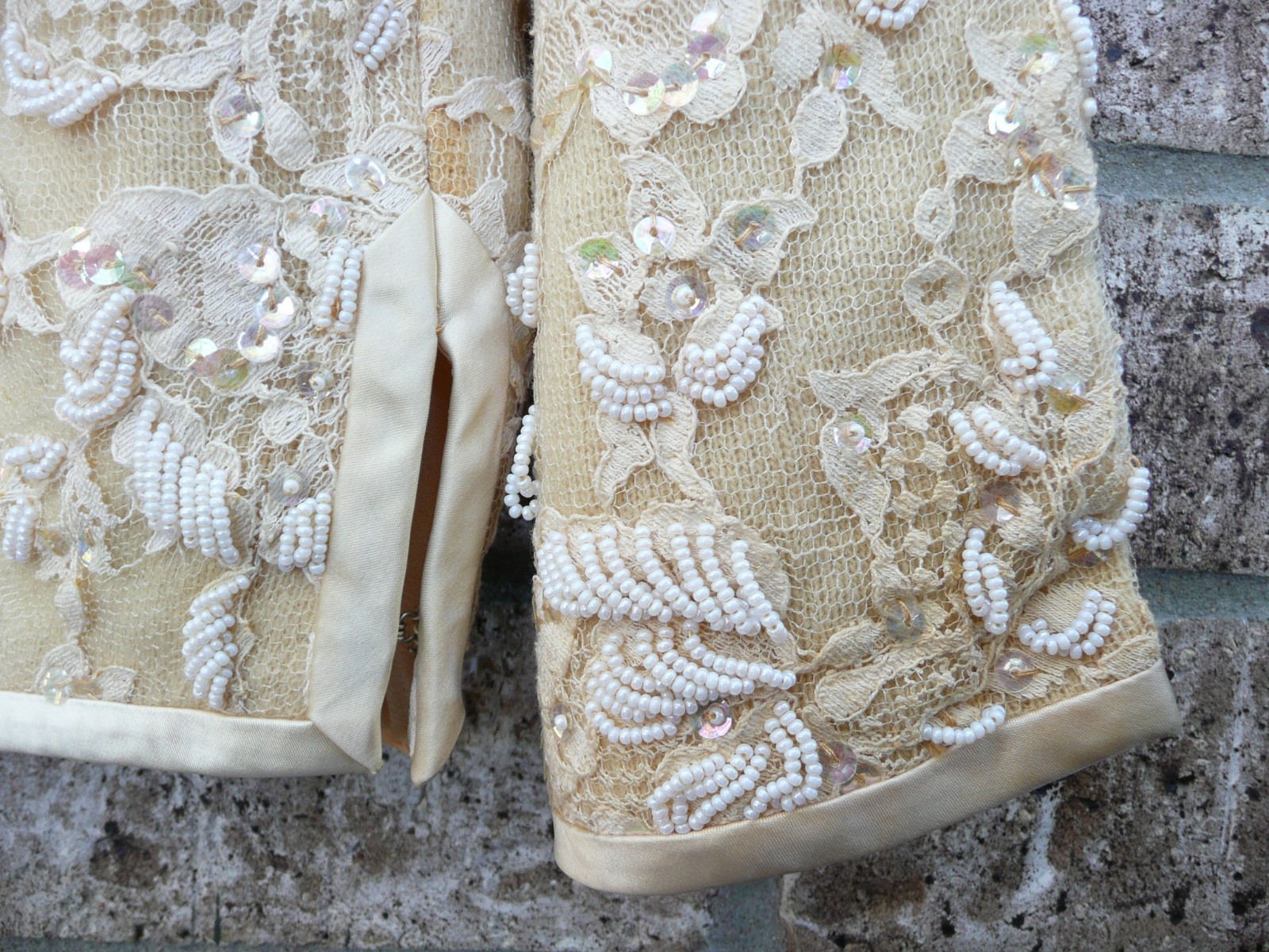 Vintage Golden Phoenix Distressed Ivory Hand Beaded Sweater Size 10 Lamb’s Wool