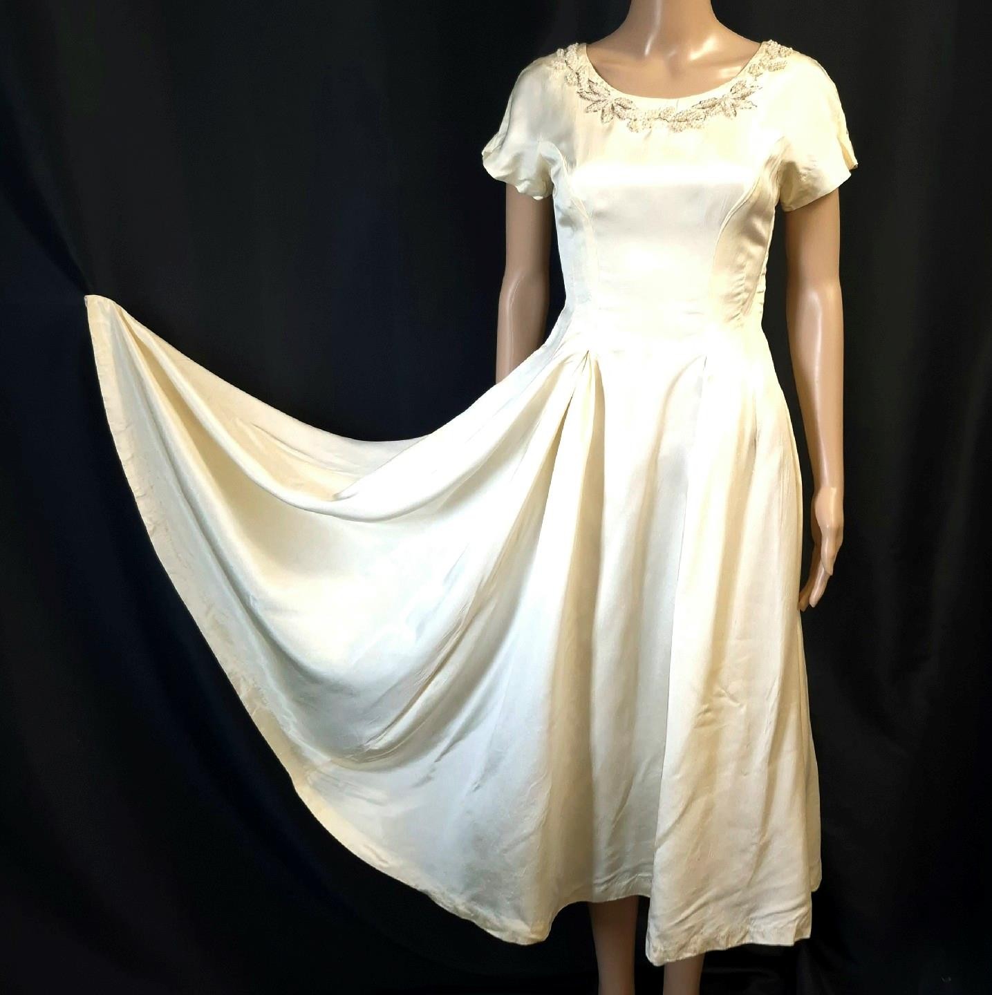 BEADED CREAM FAILLE 1950s Vintage Full Circle Skirt PARTY DRESS w/HAT – S/XS