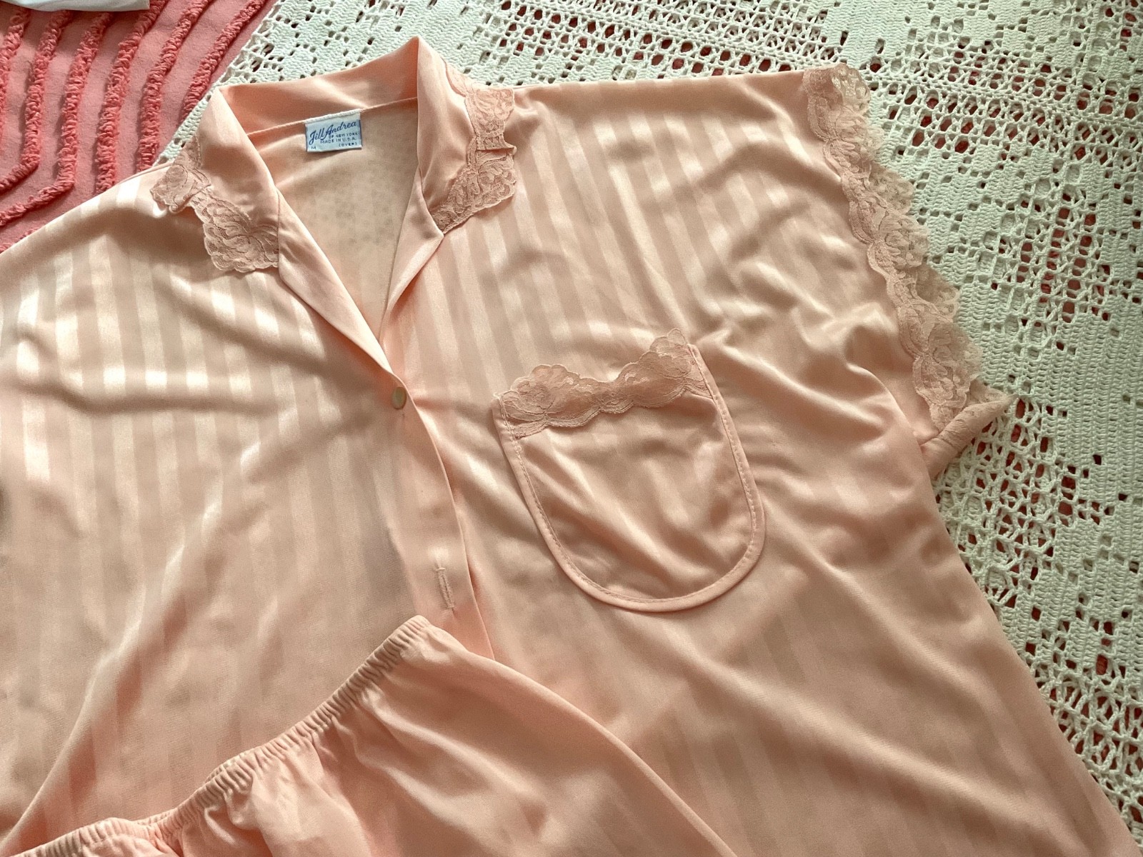 VINTAGE JILL ANDREA OF NY NYLON SZ M 2 PC SHORTIE PJ’S PEACH W/MATCHING LACE TRM