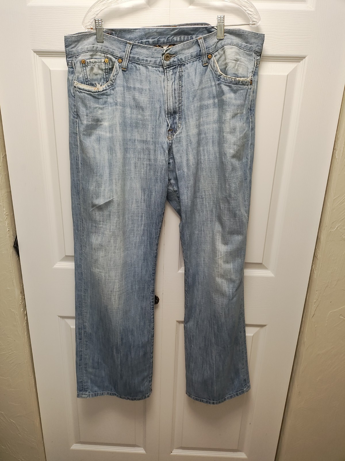 Lucky Brand By Gene Montesano Reg Inseam Light Distressed Denim With Logo Lined