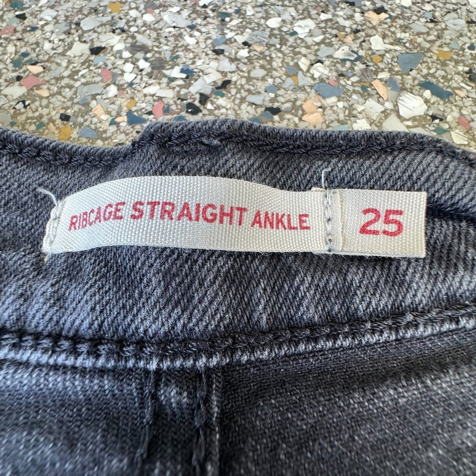 Levi’s Women’s Ribcage Straight Ankle Black Vintage Wash Denim Size 25