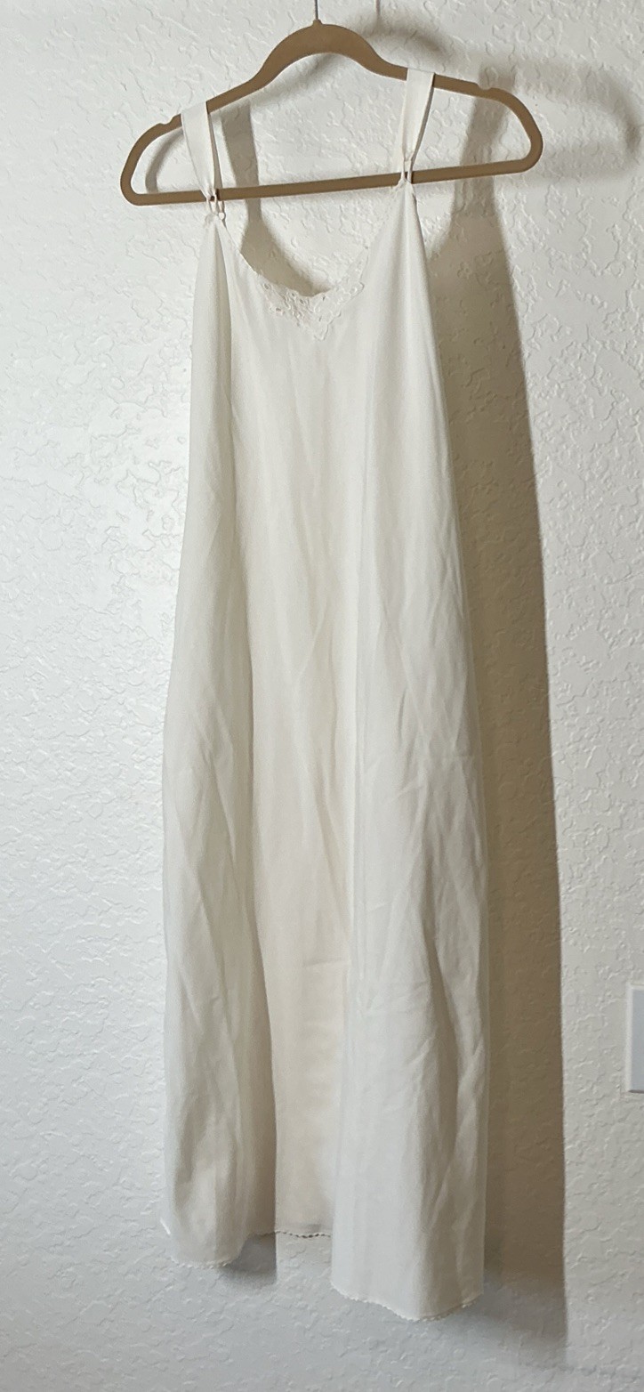 VTG Vanity Fair Full Slip Ivory 34 32”/ 48 Scalloped Trim Retro Pinup USA Made